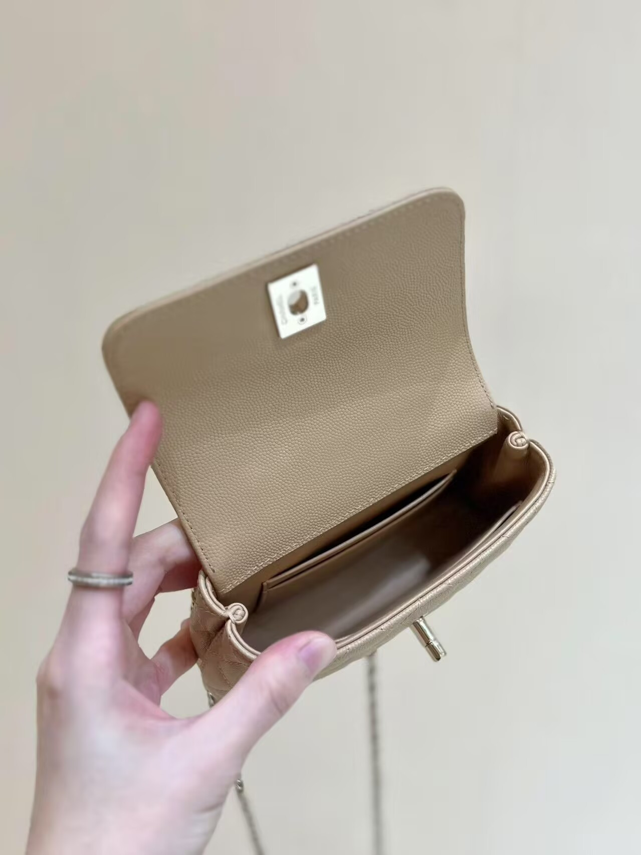 Ch*el coco handle nano 11.5x14.5x5.5cm