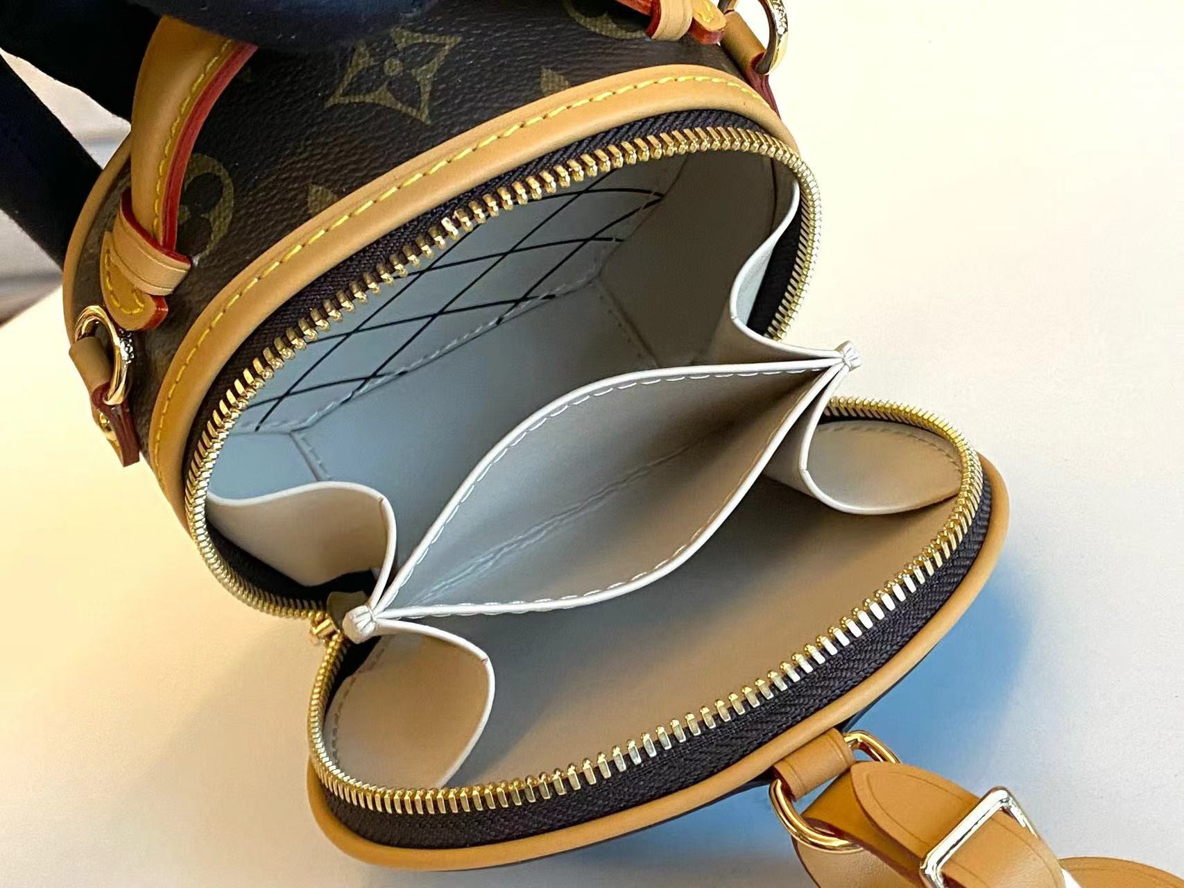 LV Mini Boite Chapeau M44699