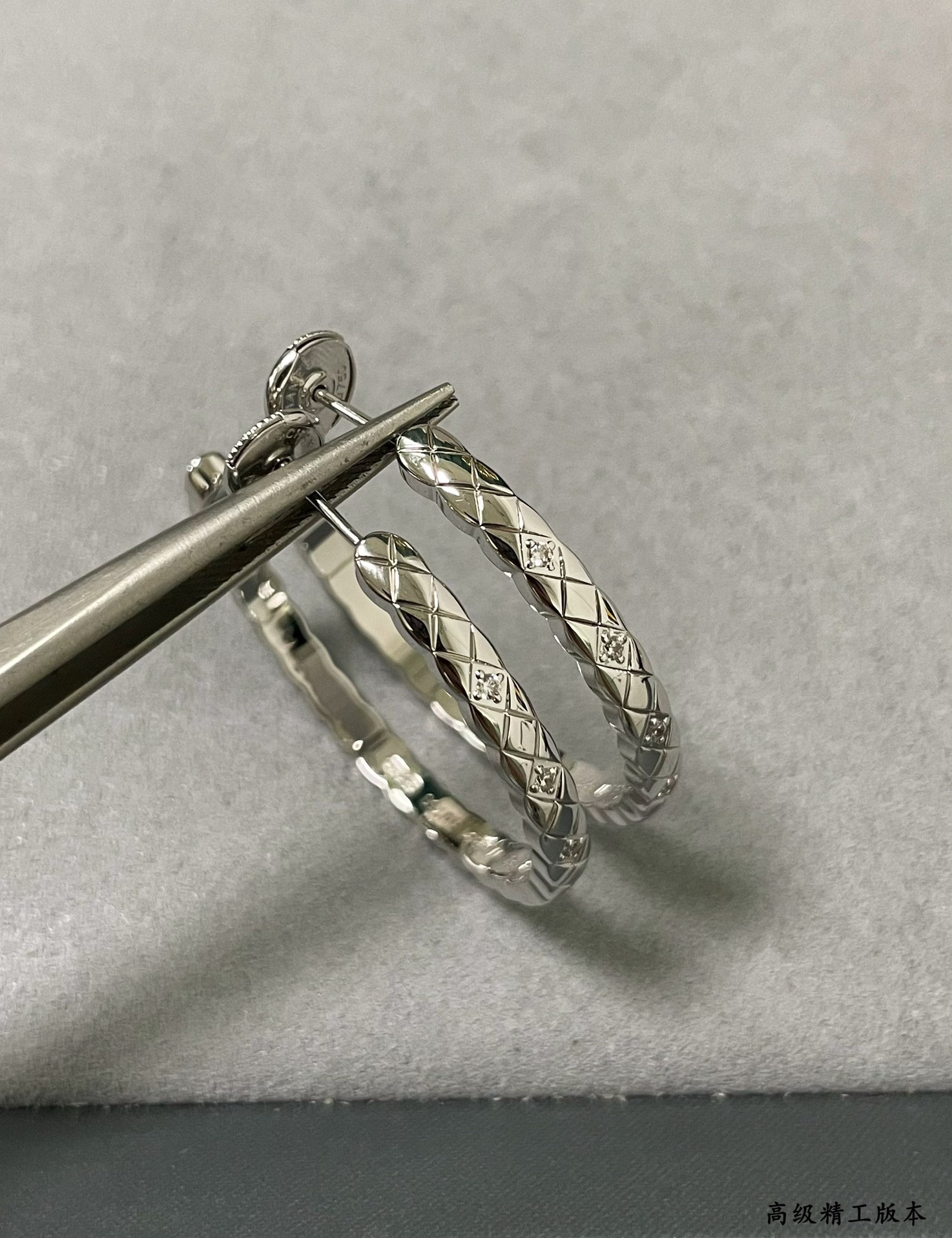 ch*el large Di*m*nd-shaped Di*m*nd drill earrings