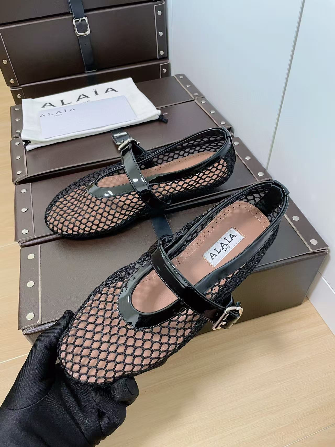 UA ALAÏA BALLET FLATS IN FISHNET