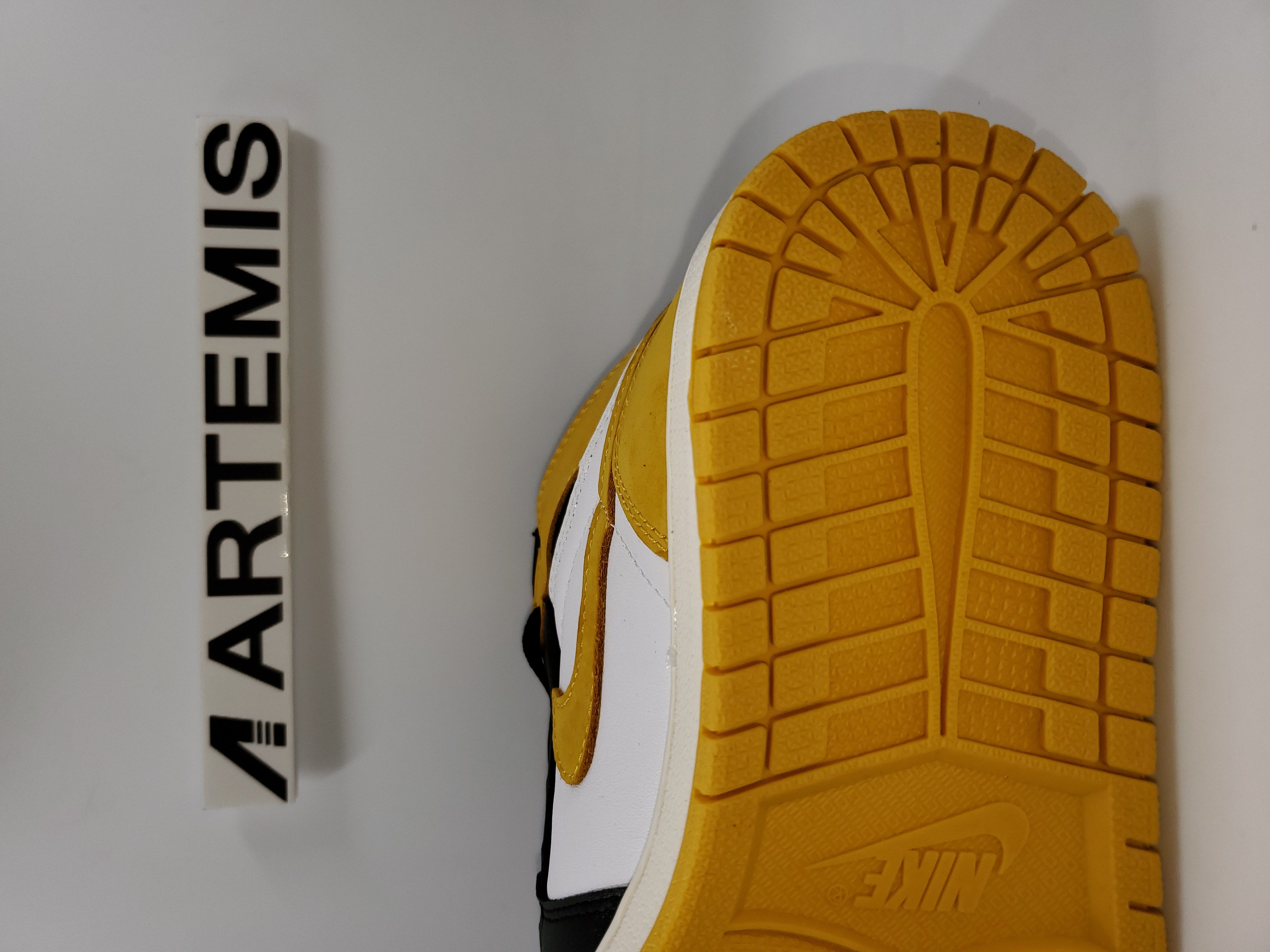 Air Jordan 1 Retro High Yellow Ochre