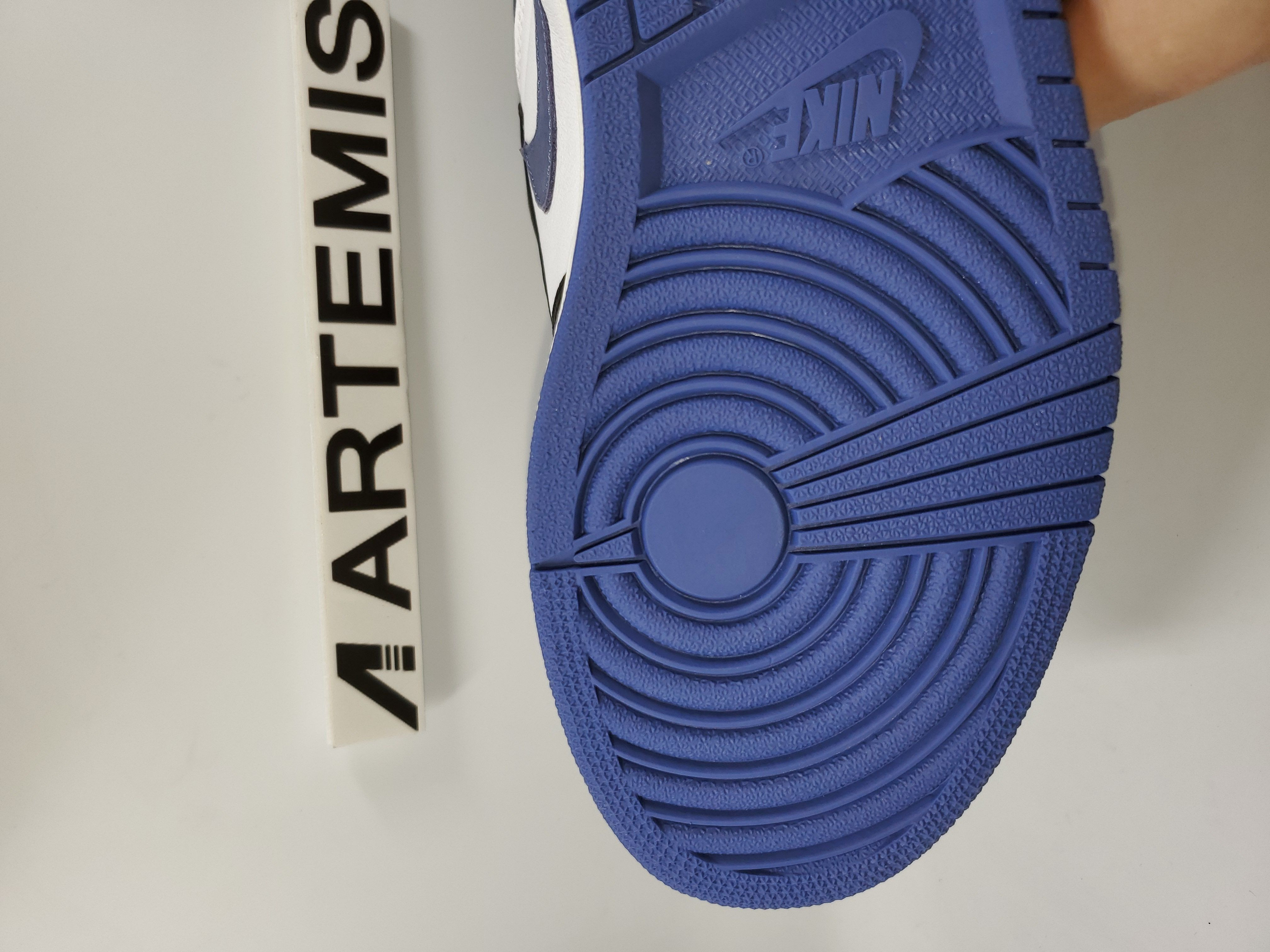 Air Jordan 1 Retro High Blue Moon