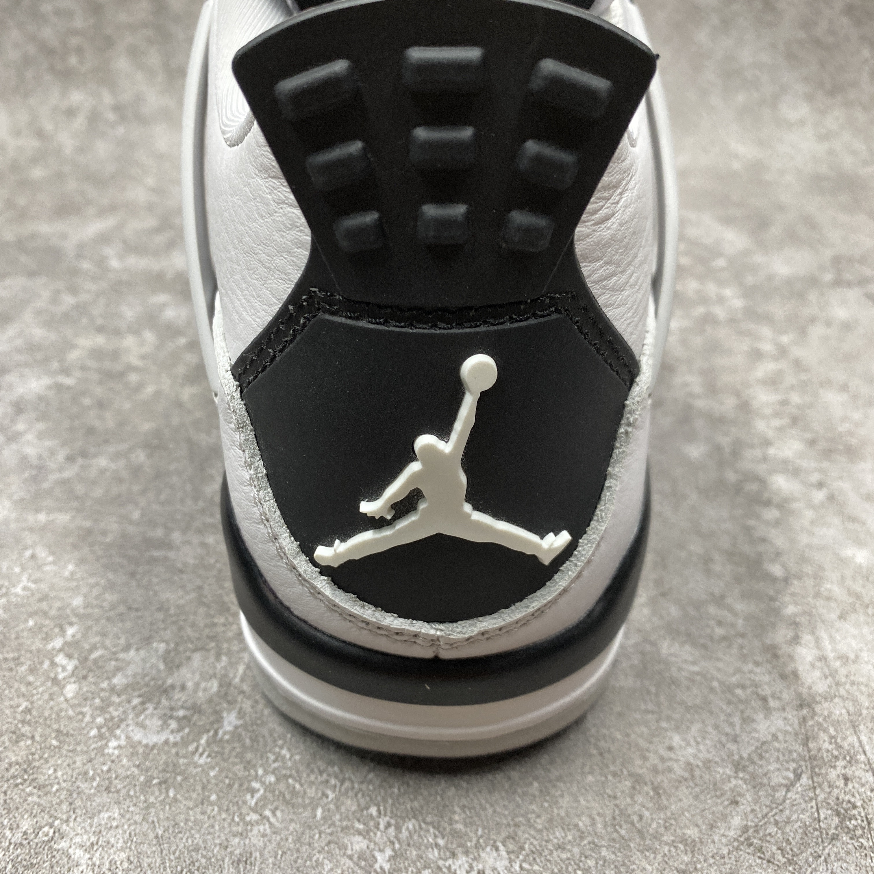 Air Jordan 4 Reto Military Black