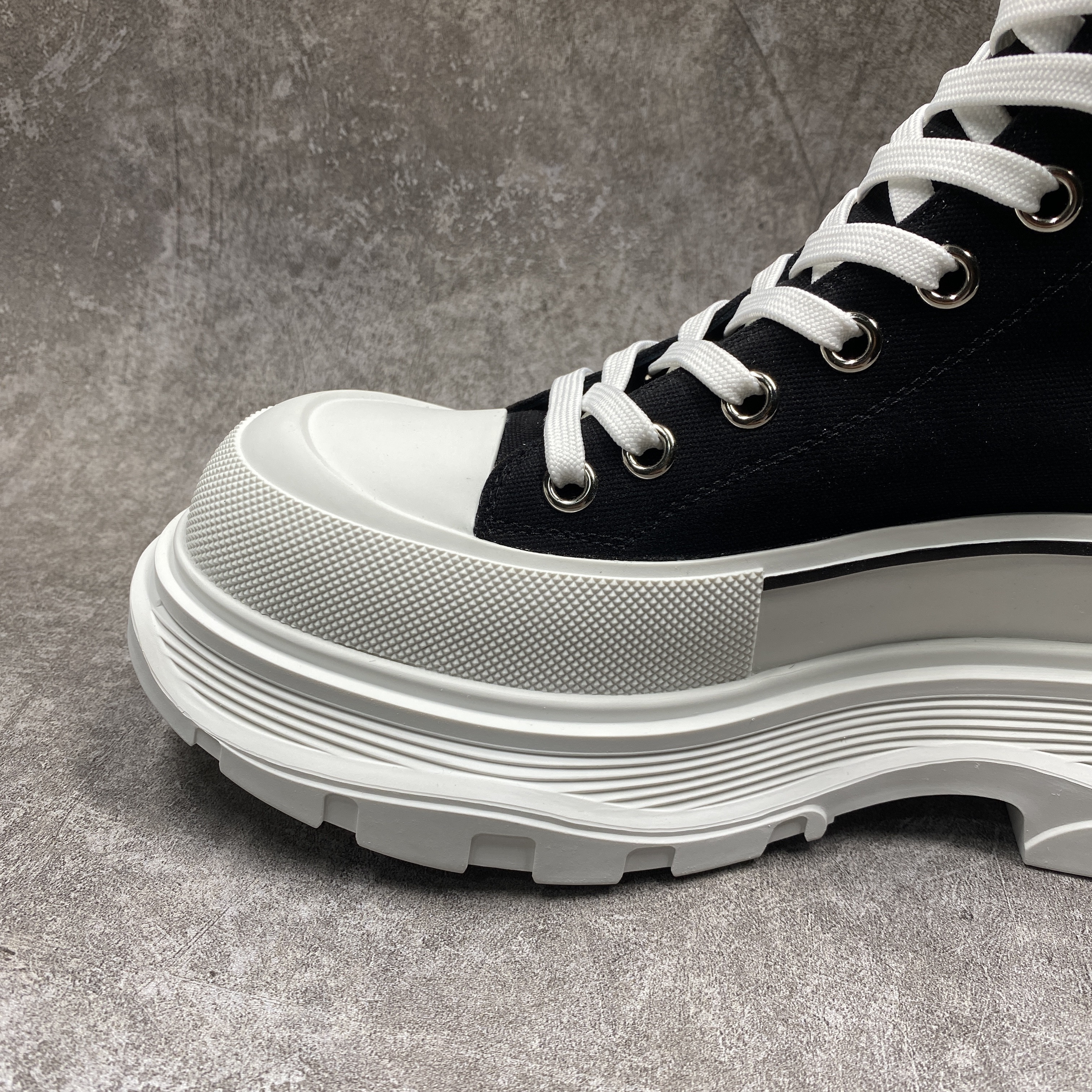 ale*d*r M*Q*en tread slick high lace up boot black white