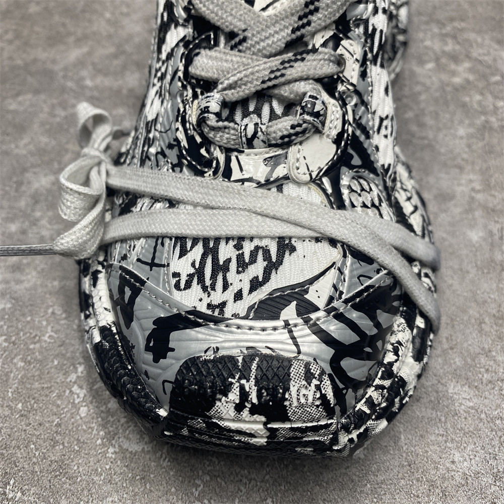 UA Balenciga 3XL Graffiti Sneaker