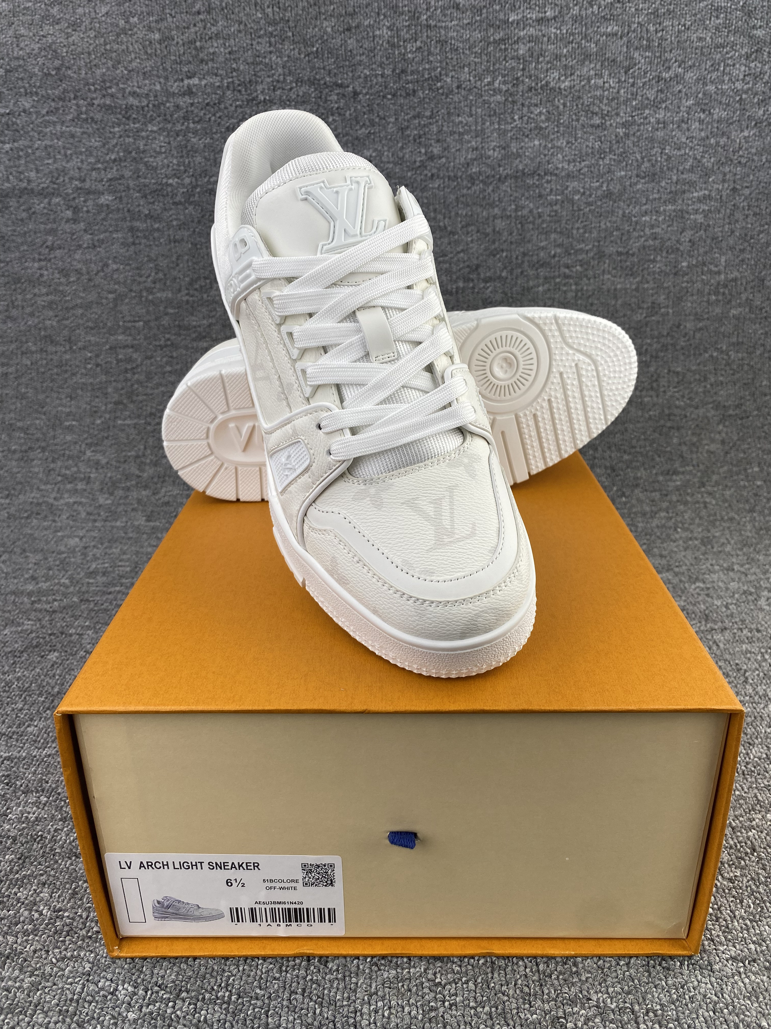 UA LV Trainer Sneaker