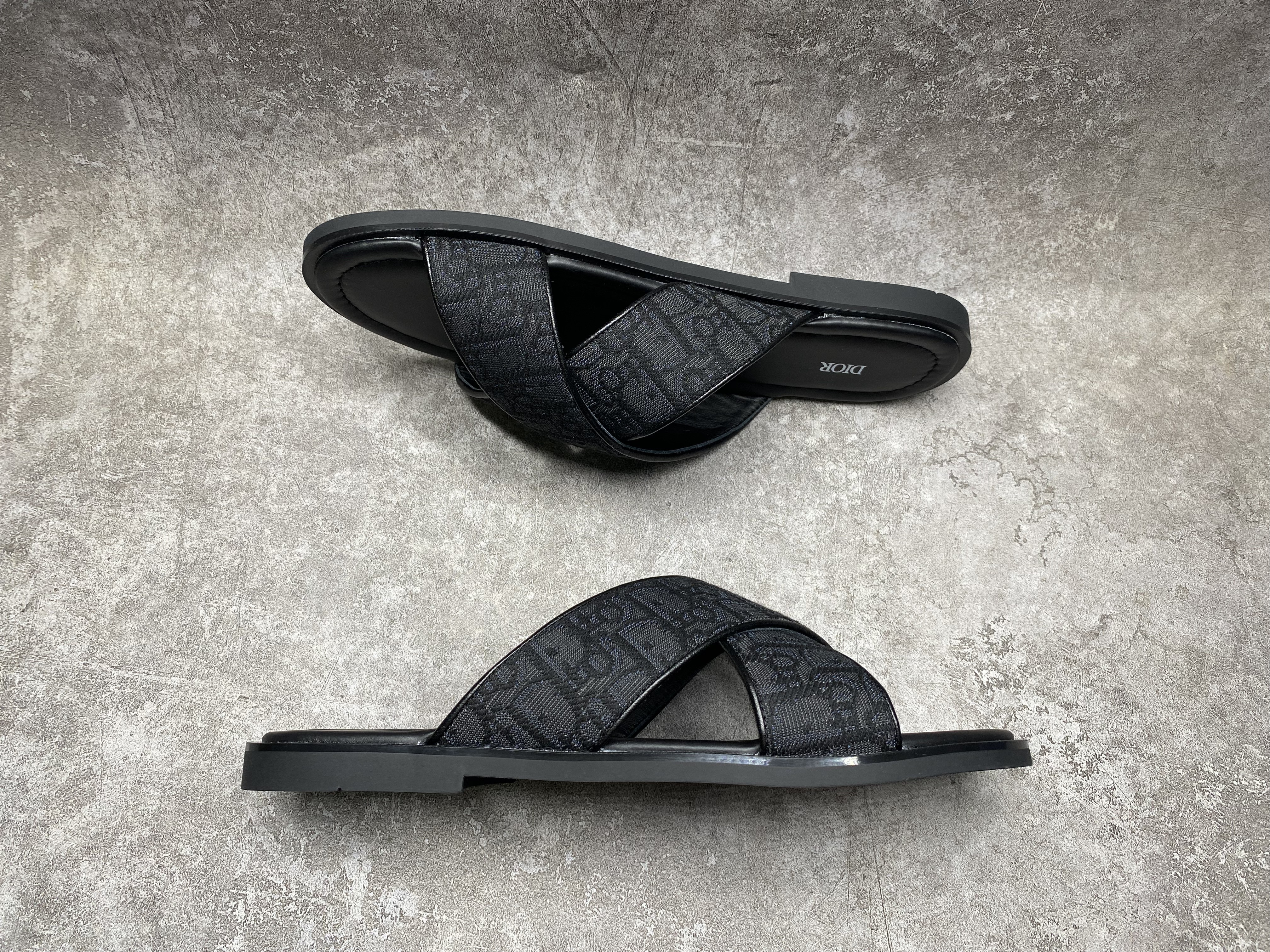 ua D*or alias sandal