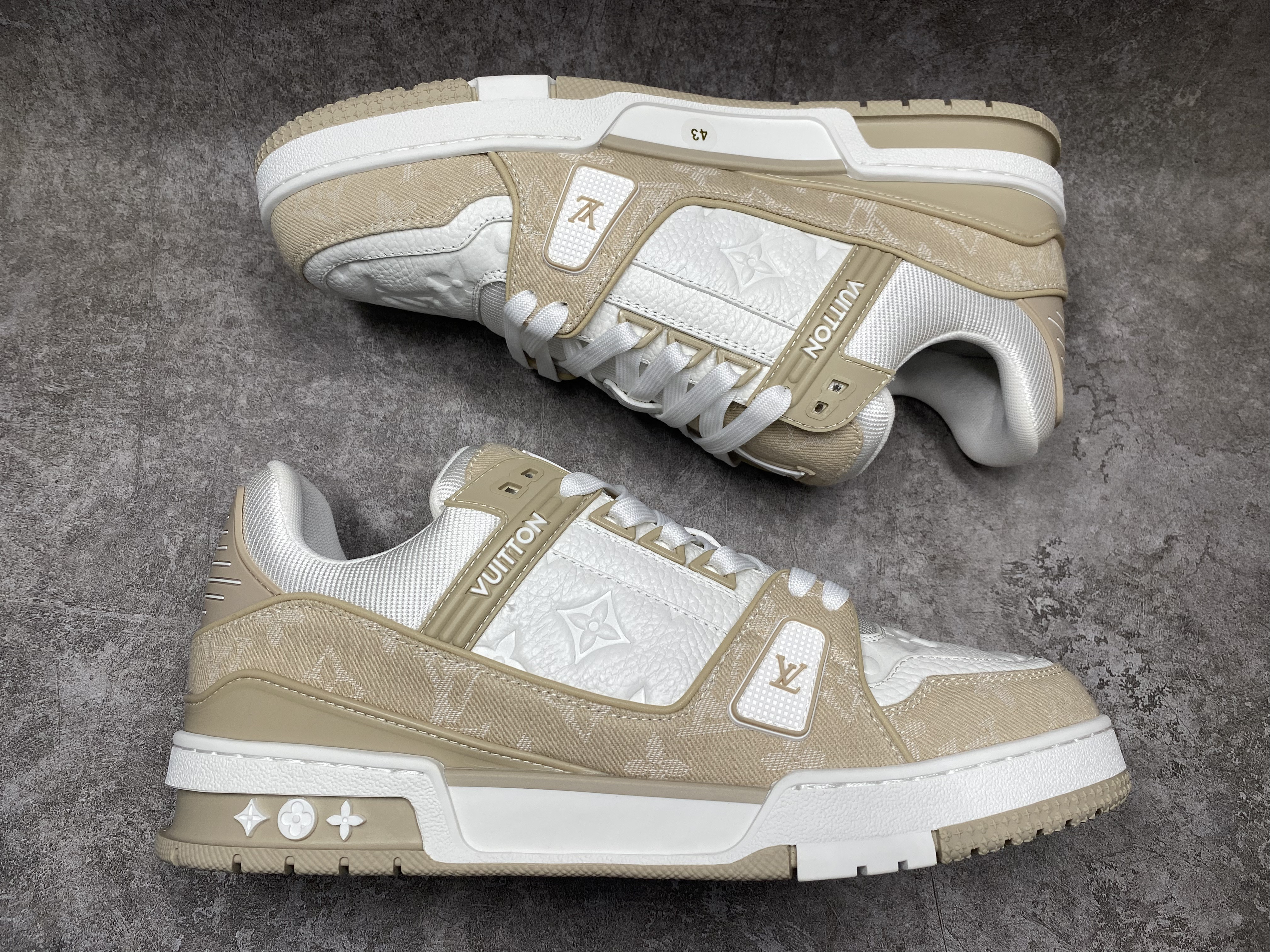 UA LV trainer Sneakers