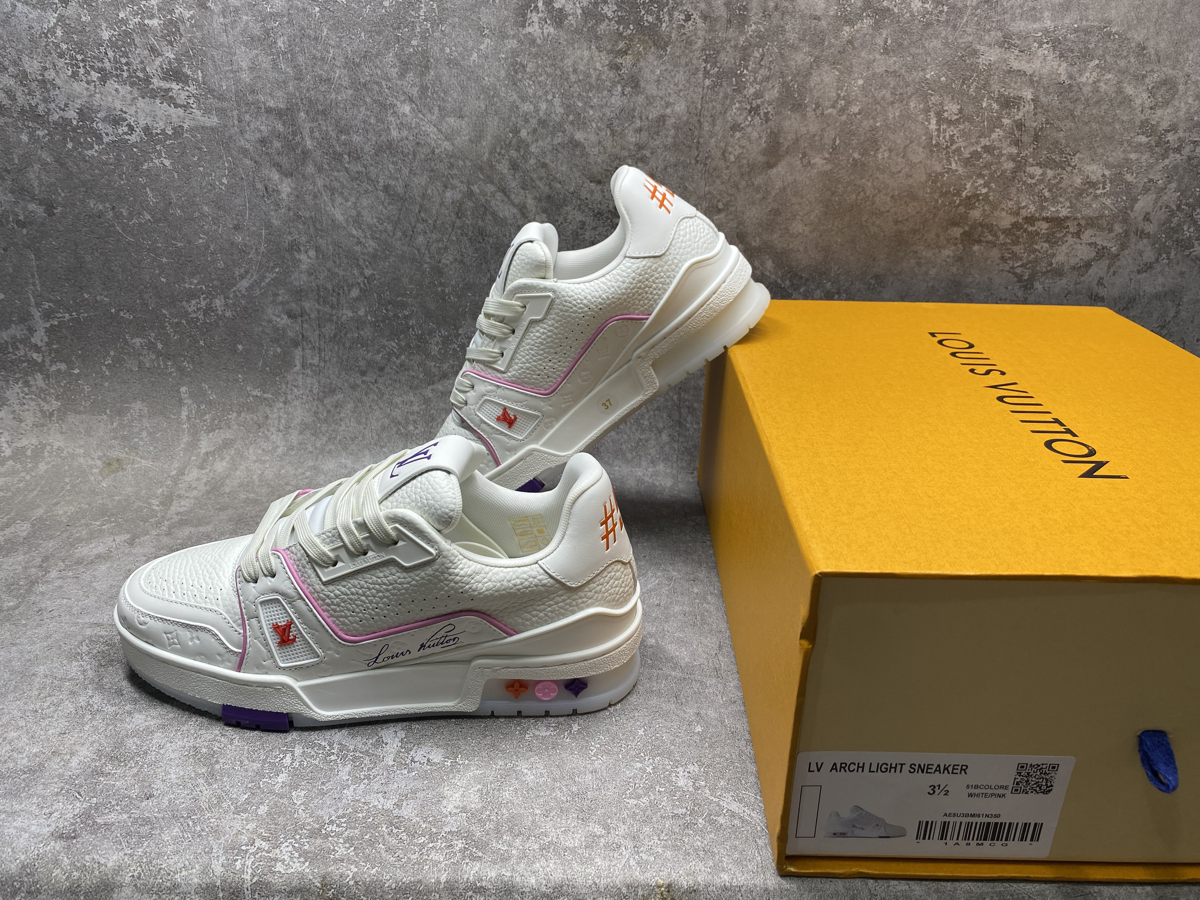 UA LV trainer Sneakers