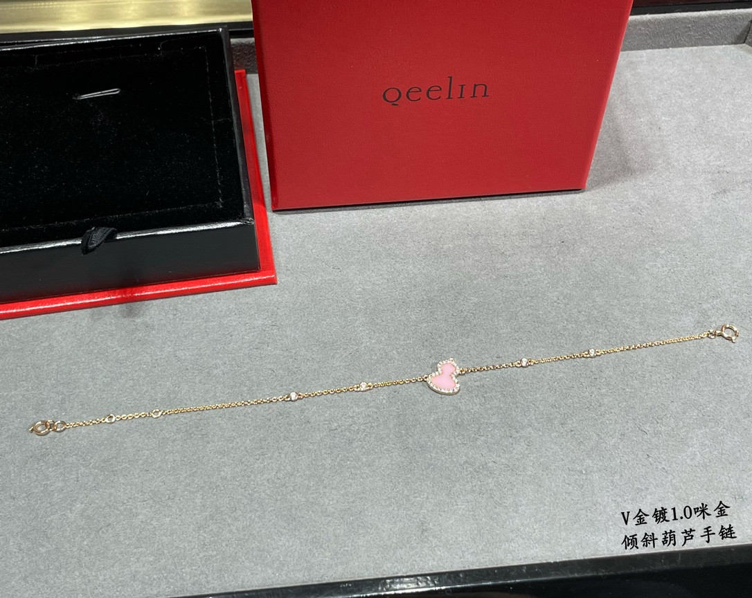 Qeelin Tilted Gourd Bracelet