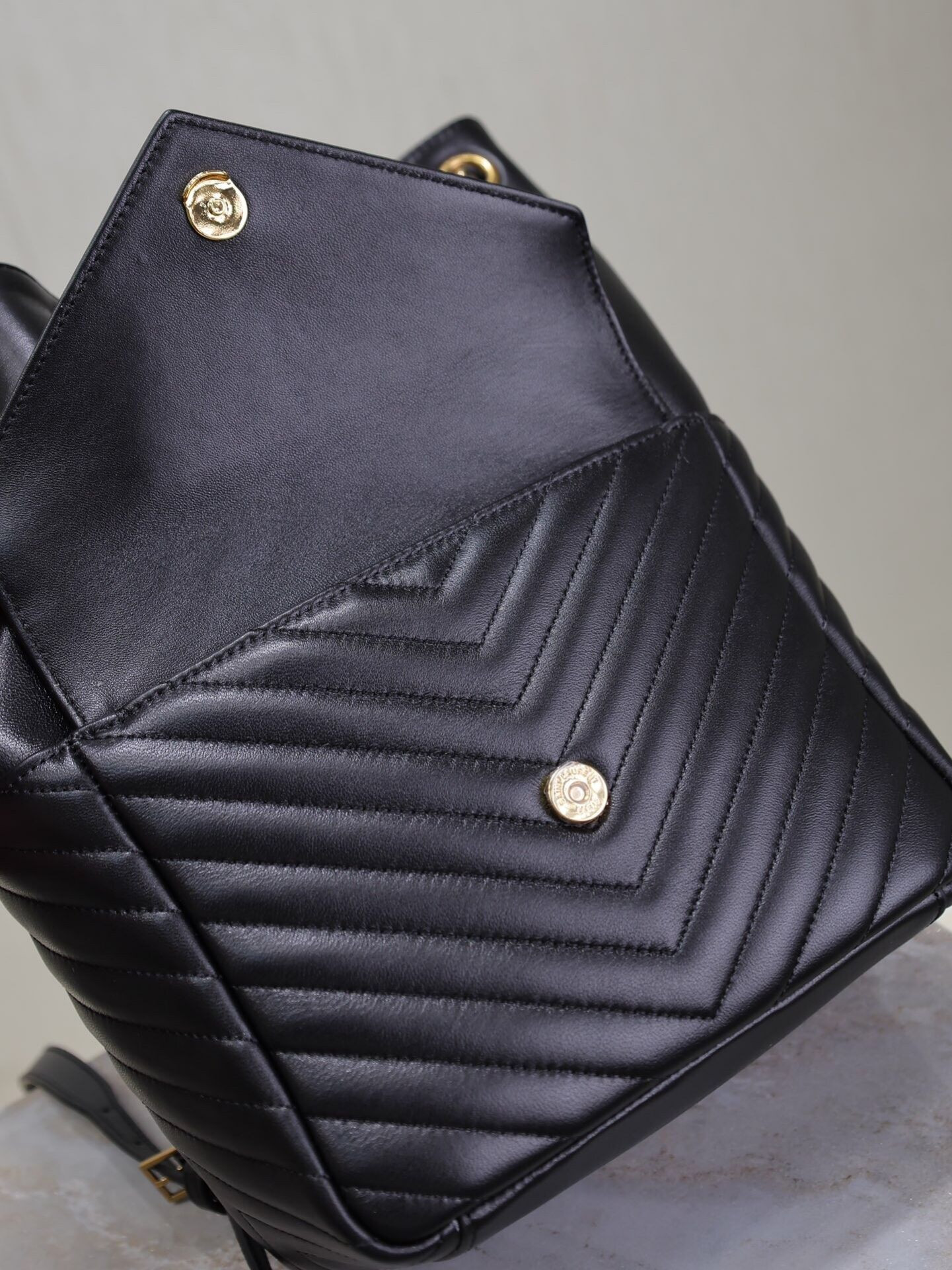 y*l Sa**t Lau*nt joe drawstring quilted backpack 22x29x15cm