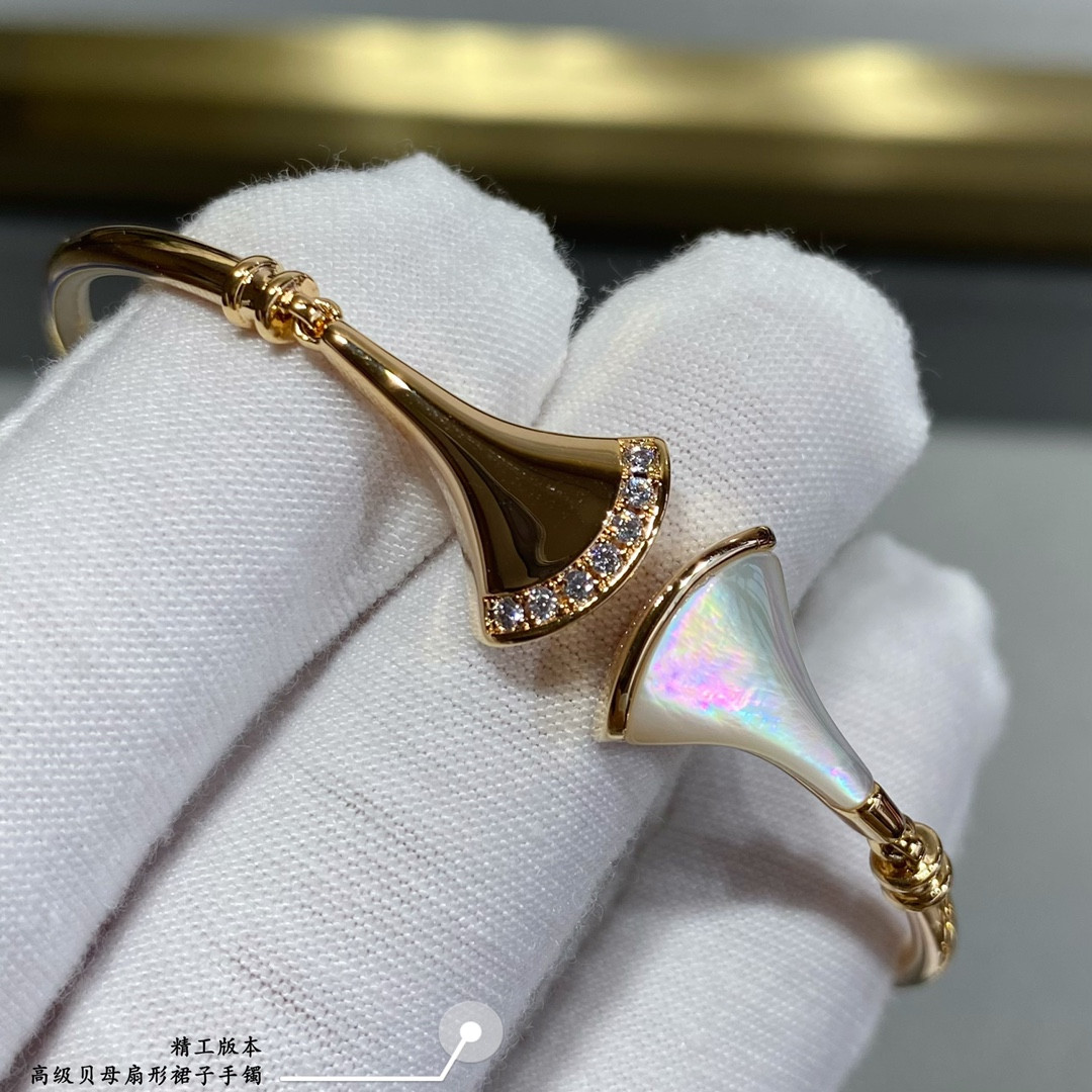 B*l*ai scalloped skirt bracelet