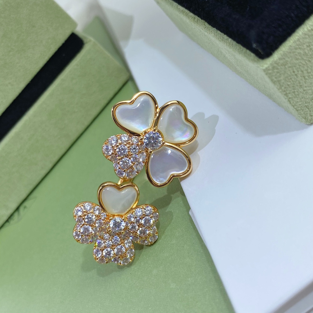 V*N CL*F & arpels four leaf clover ring