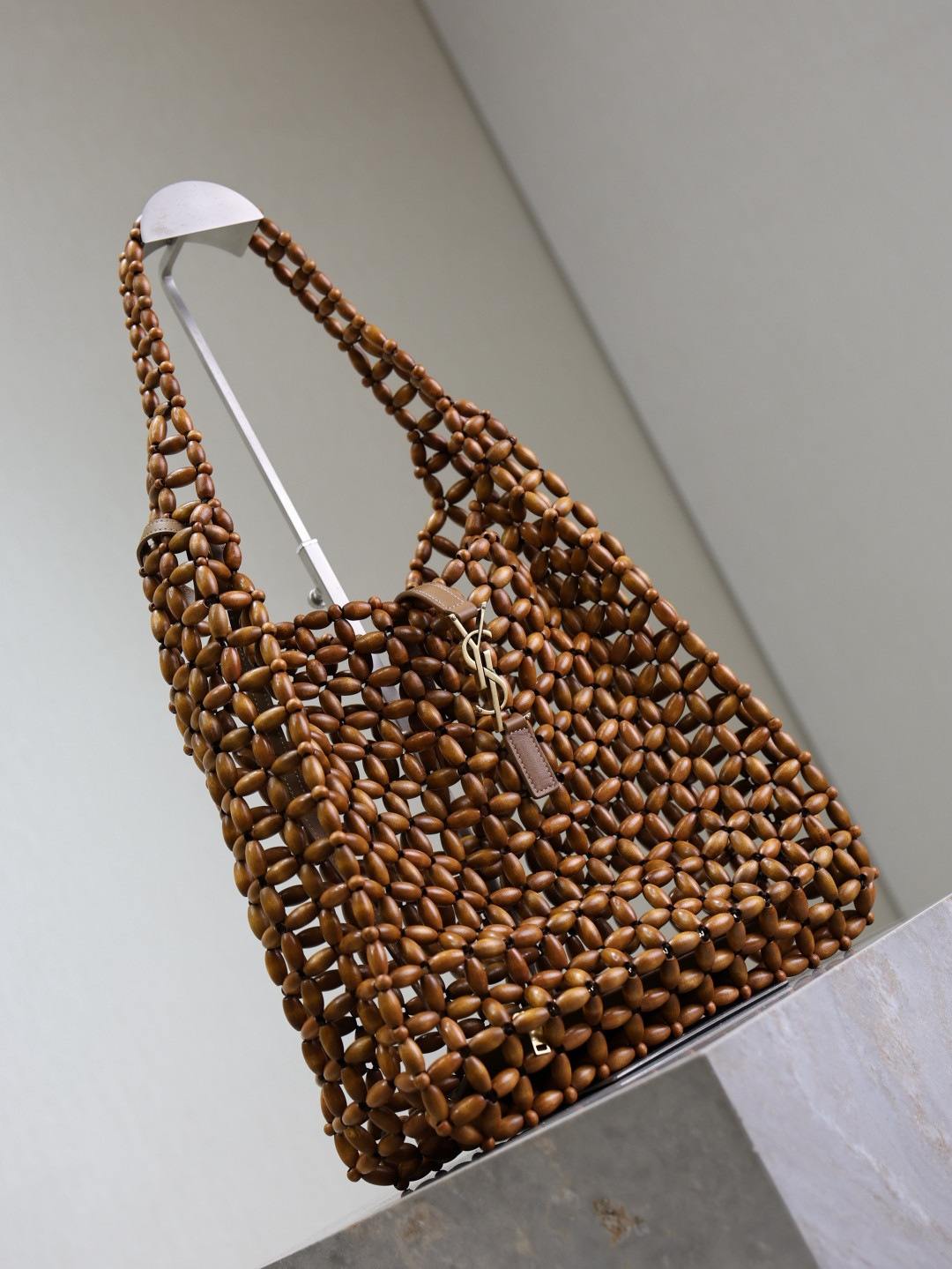 Y*L le 5 à 7 large in wood beads 30x35x10cm