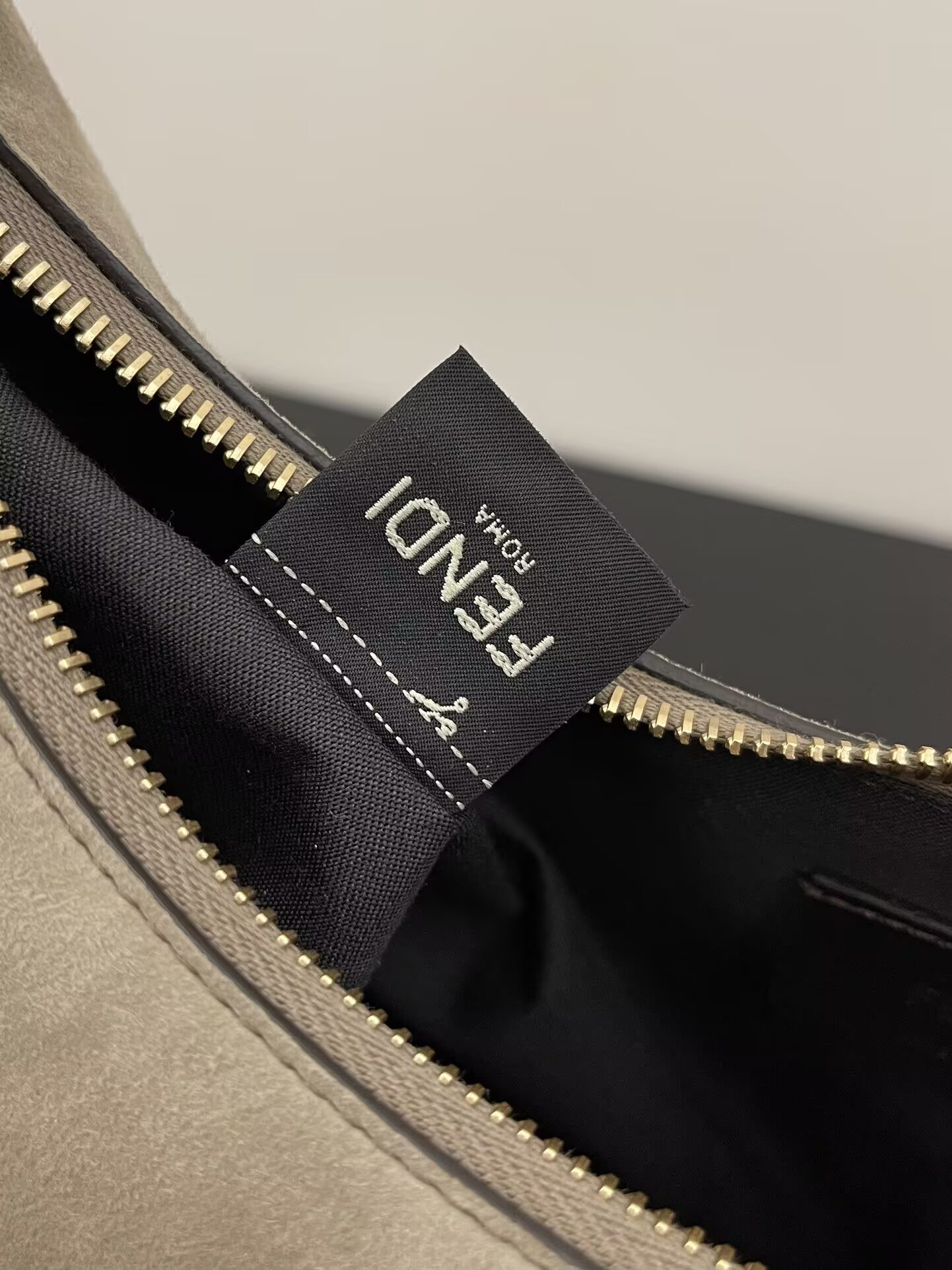 F**di graphy icon 29x24.5x10cm