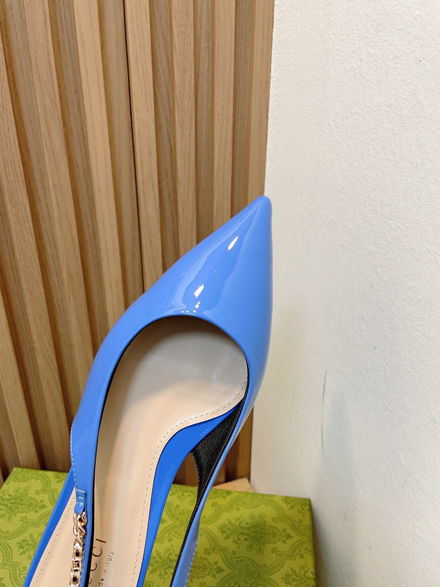 G*u*i signoria slingback pump flat shoes