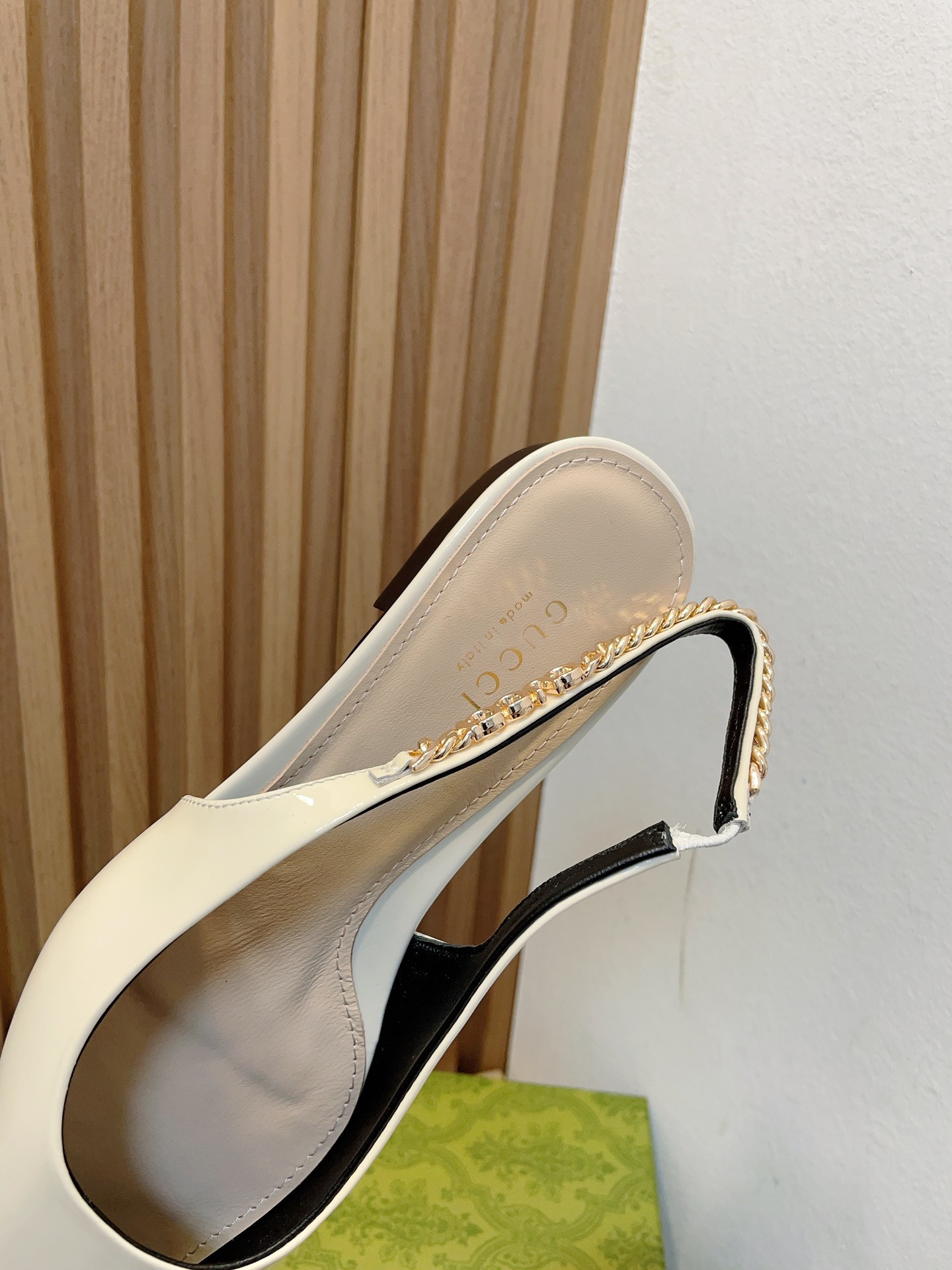 G*u*i signoria slingback pump flat shoes