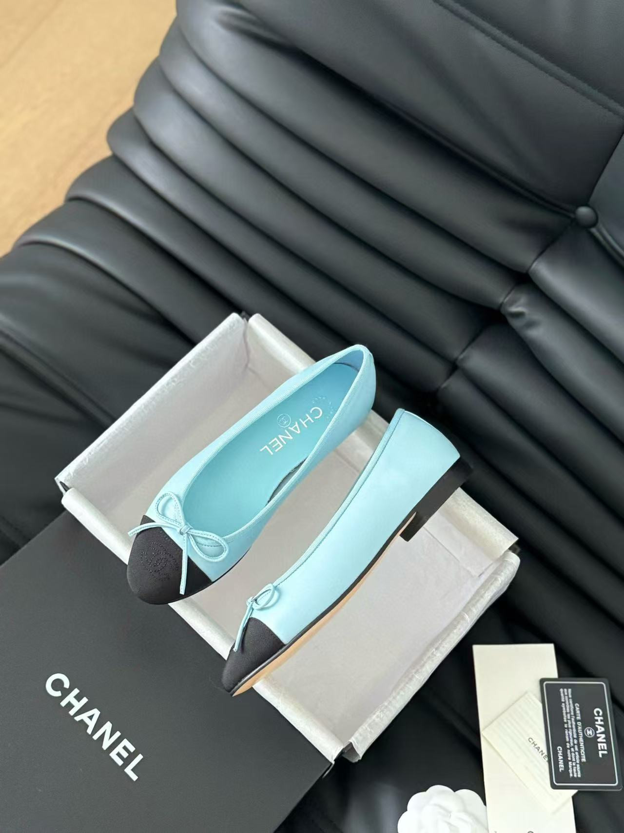 ua Ch*el ballet flats