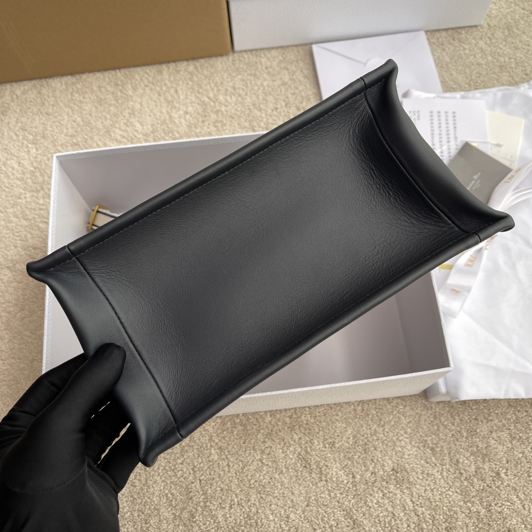 D*or book tote reverse 26.5×21×14cm