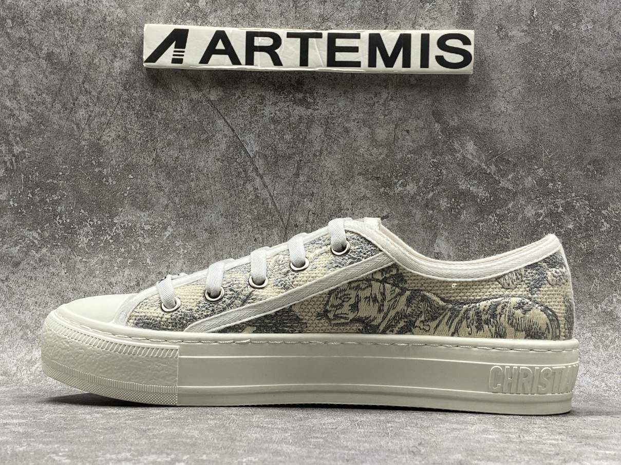 D*or walk n D*or patch embroidery grey