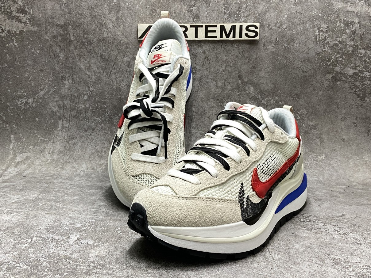 Nike Vaporwaffle sacai Sport Fuchsia Game Royal