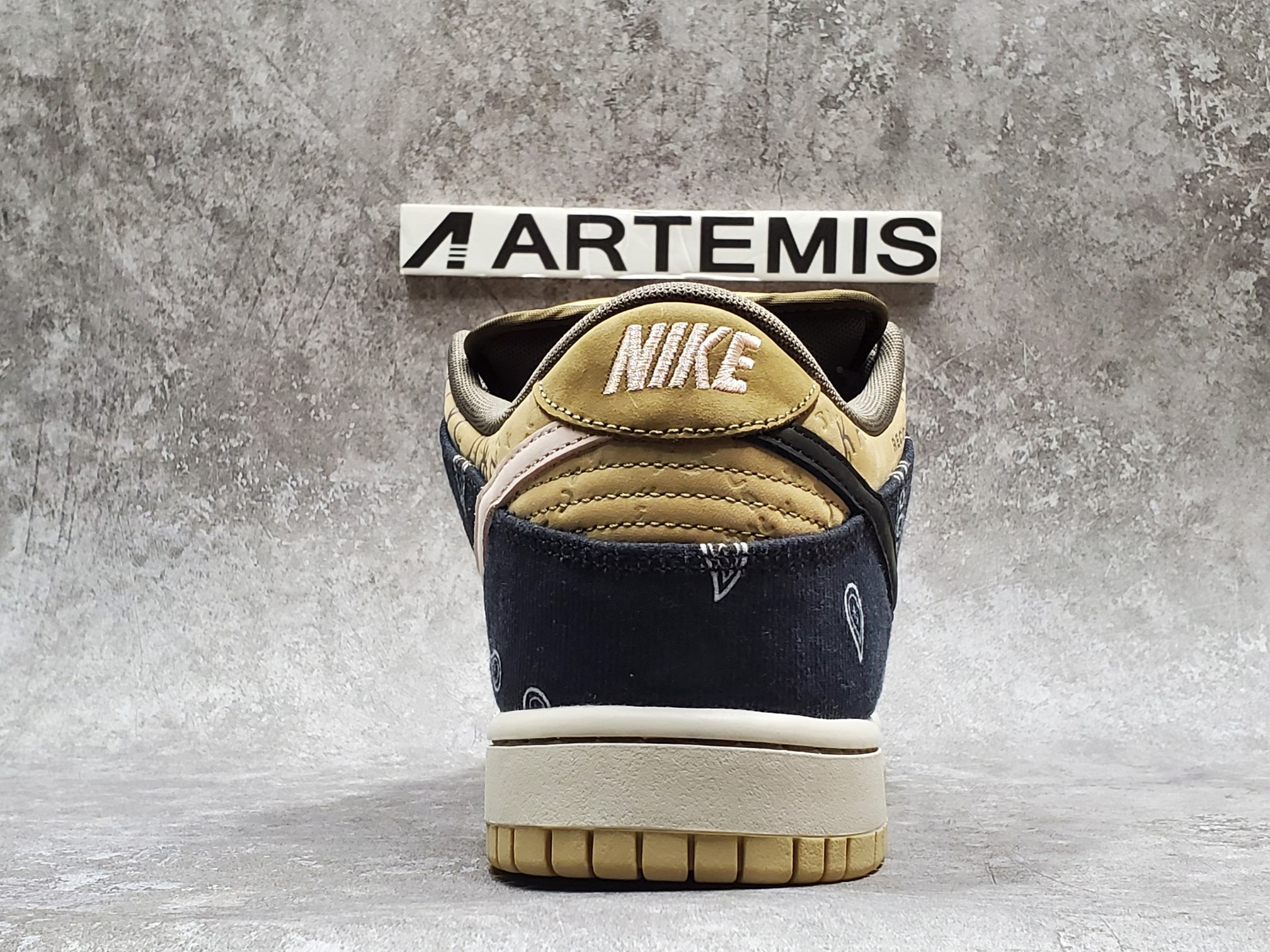 Nike SB Dunk Low Travis Scott (Special Box Edition)