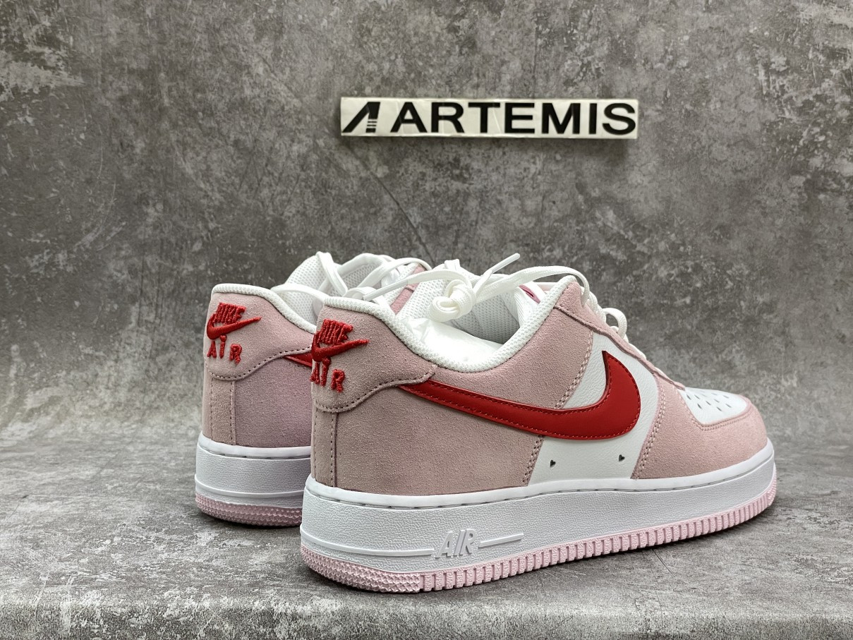 Nike Air Force 1 07 QS Valentine