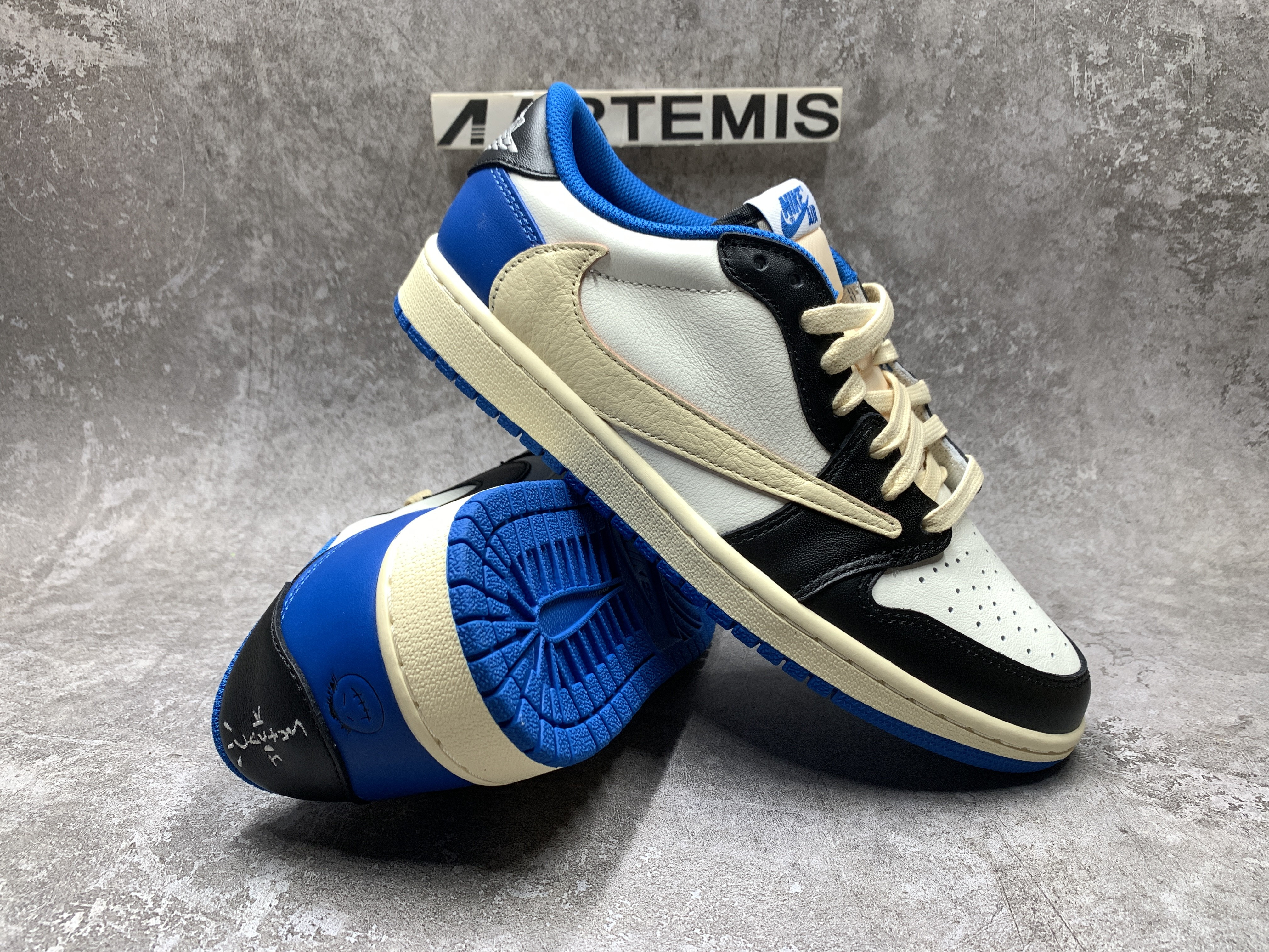 Air Jordan 1 Low Fragment Design x Travis Scott