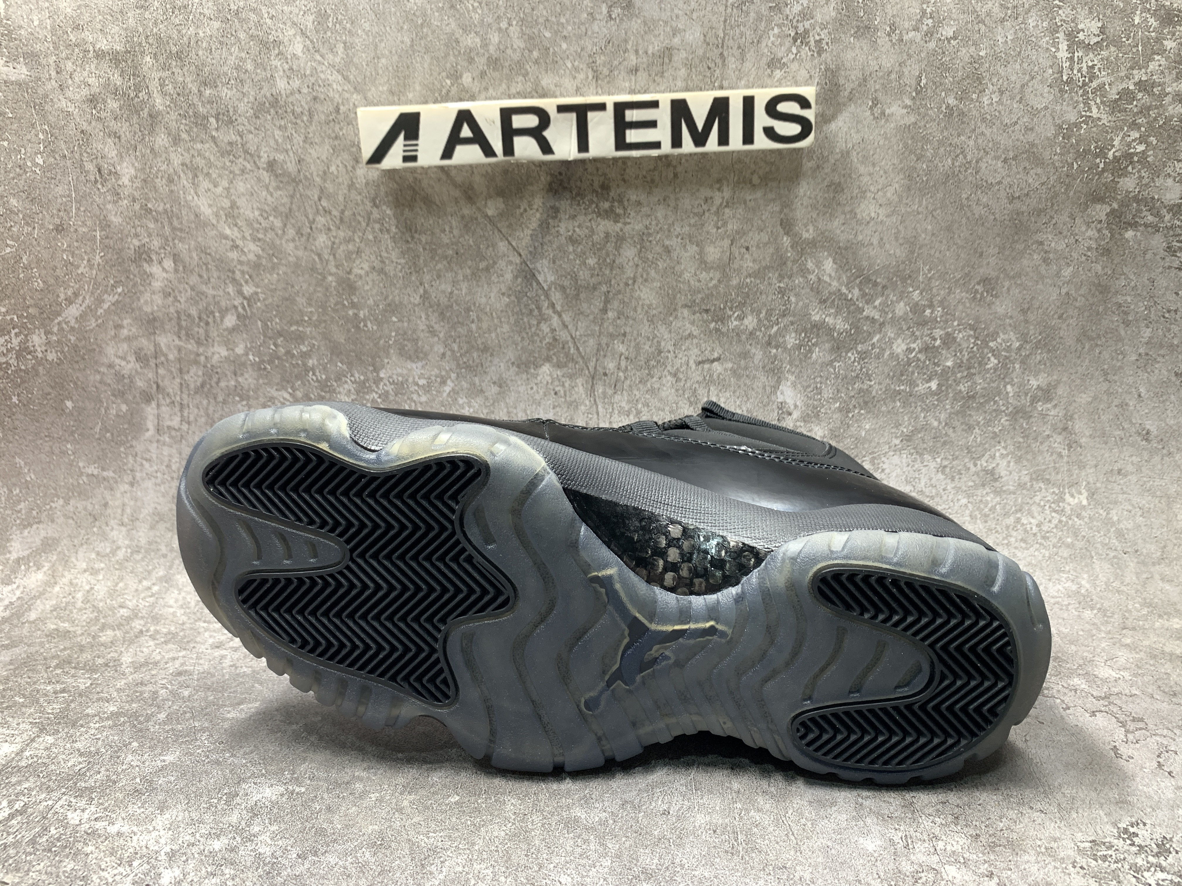 Air Jordan 11 Retro Cap and Gown