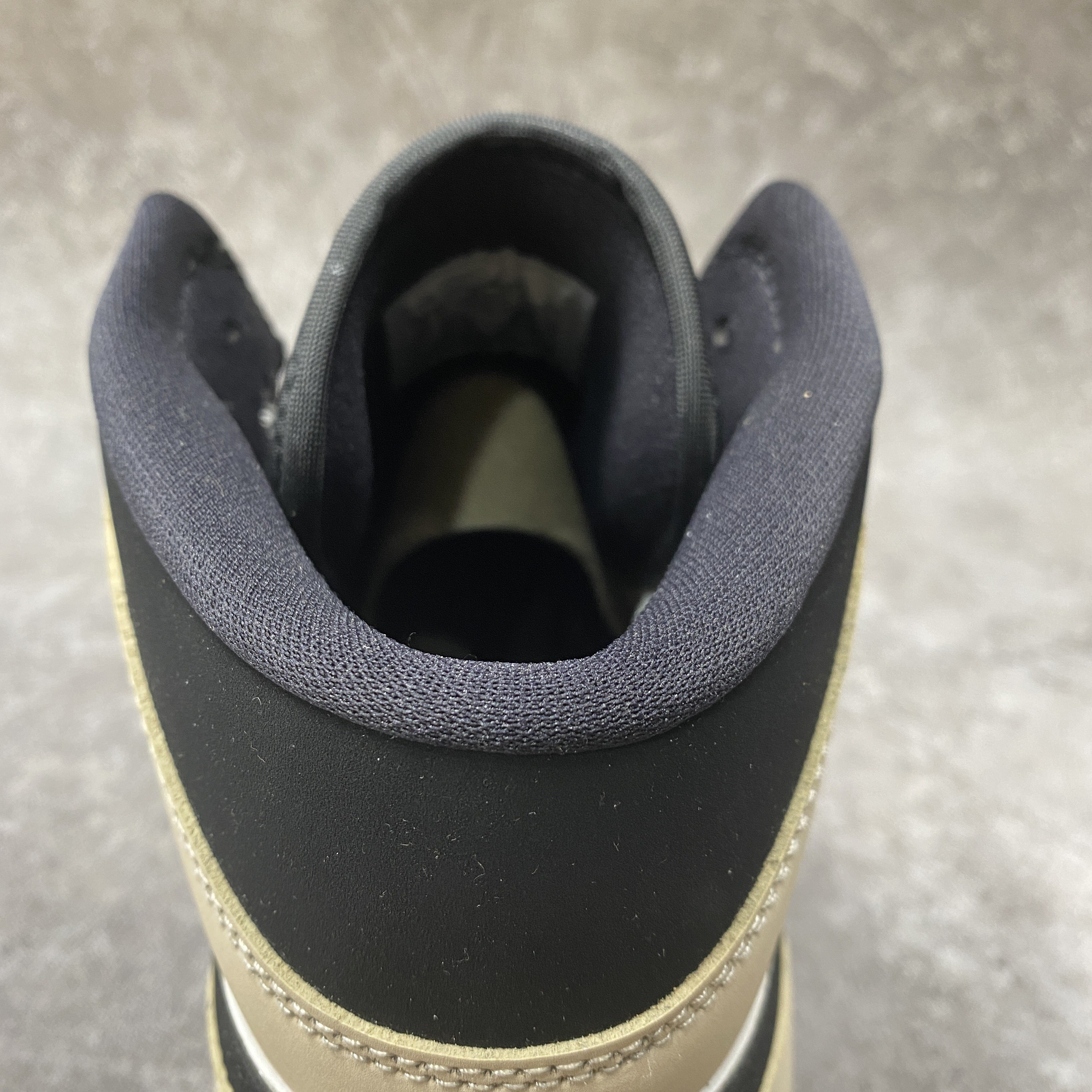 Air Jordan 1 Mid Barely Orange Light Viole