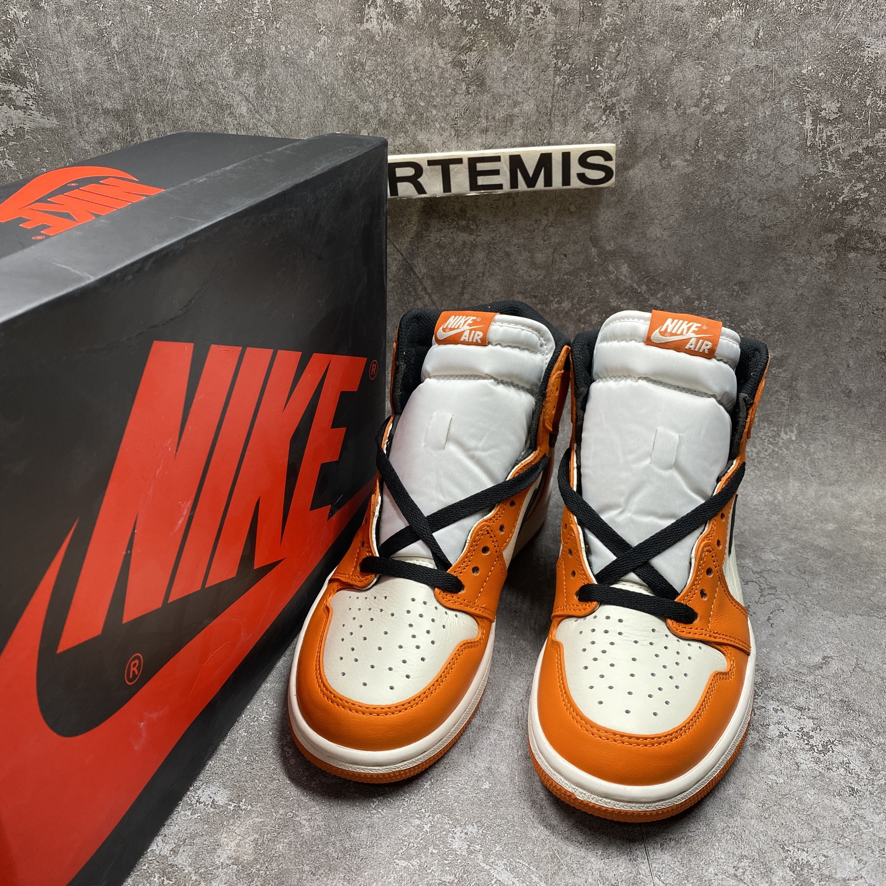 Air Jordan 1 Retro Reverse Shattered Backboard