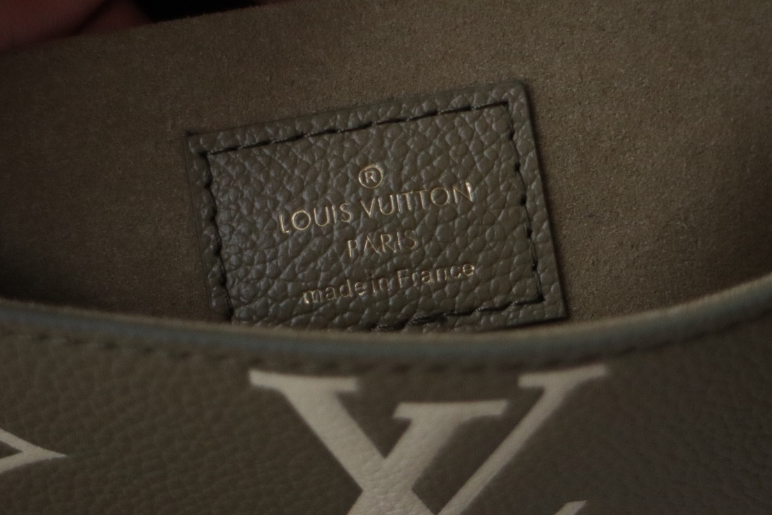 LV FÉLICIE POCHETTE M69977