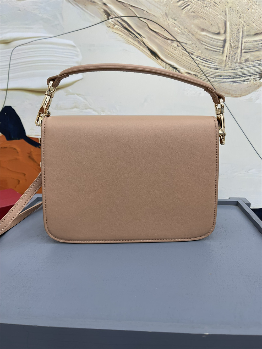 Va1e*ntin0 garavani locÒ calfskin shoulder small bag rose cannelle 22 x 16 x 7 cm