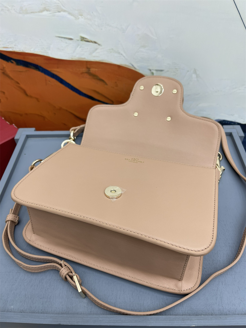 Va1e*ntin0 garavani locÒ calfskin shoulder small bag rose cannelle 22 x 16 x 7 cm