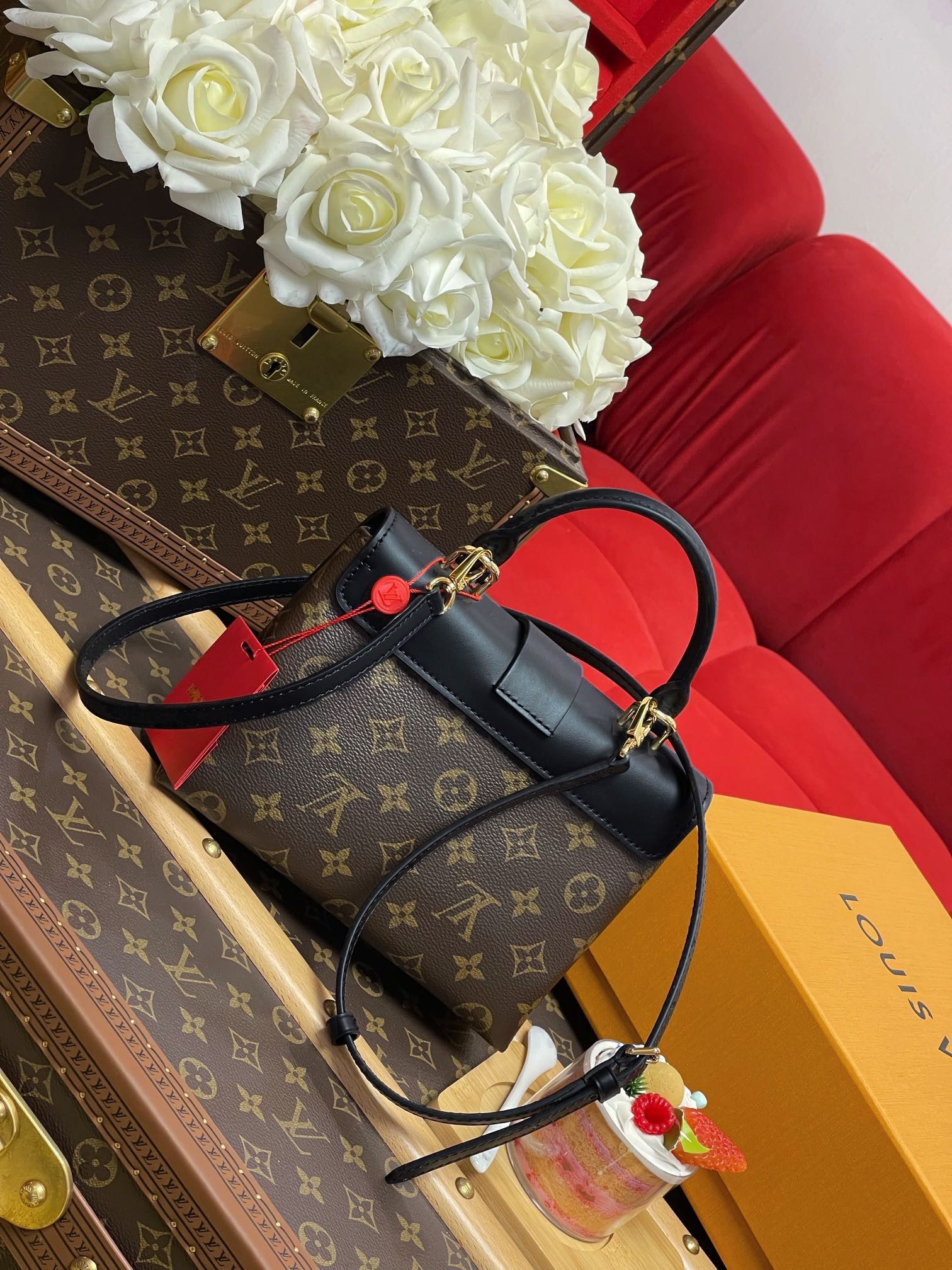 LV Locky BB M44141 7.9 x 6.3 x 3 inches