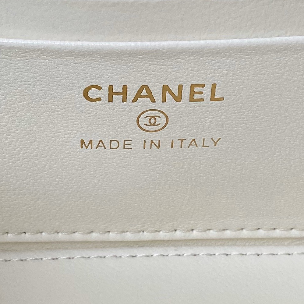 Ch*el 24p chain leather square box shoulder bag white 16x10x8cm