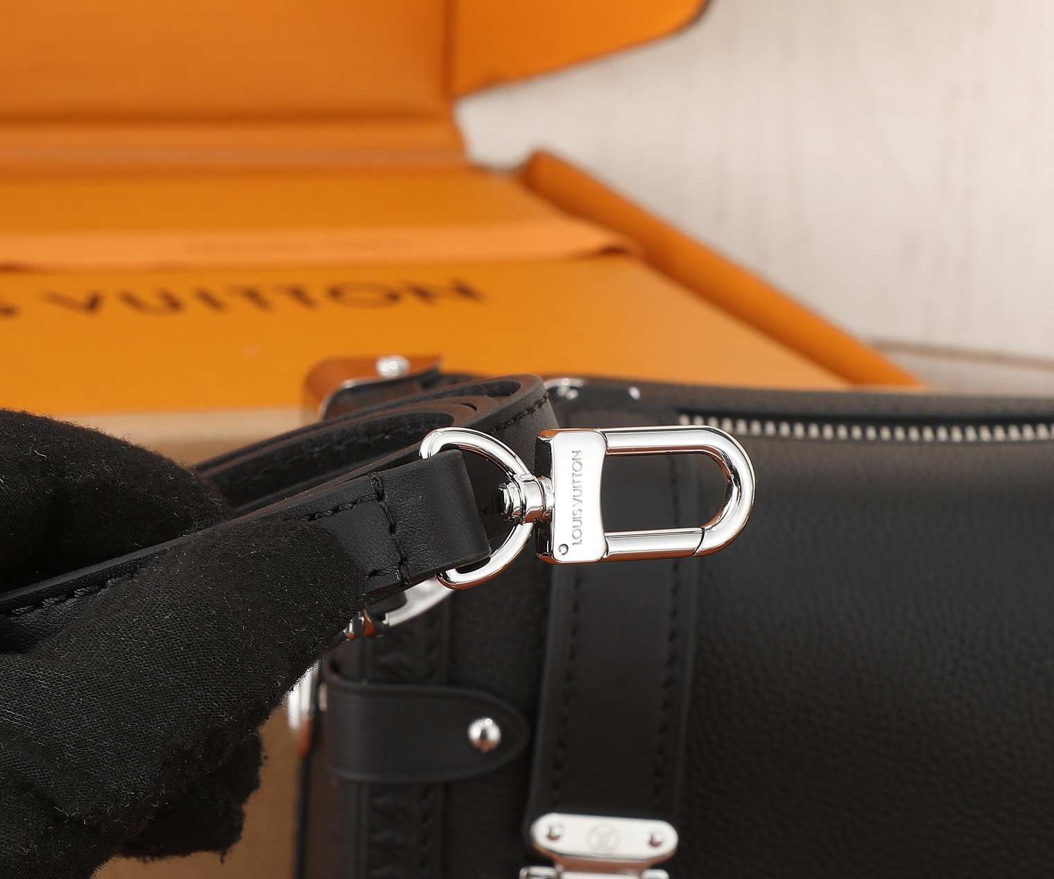 LV Side Trunk MM M25160 8.3 x 5.5 x 2.4 inches