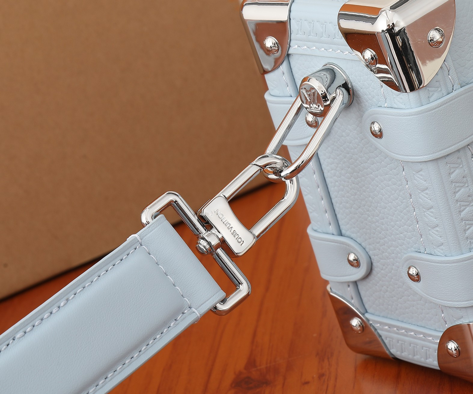 LV Side Trunk PM M25067   7.1 x 4.9 x 3.1 inches