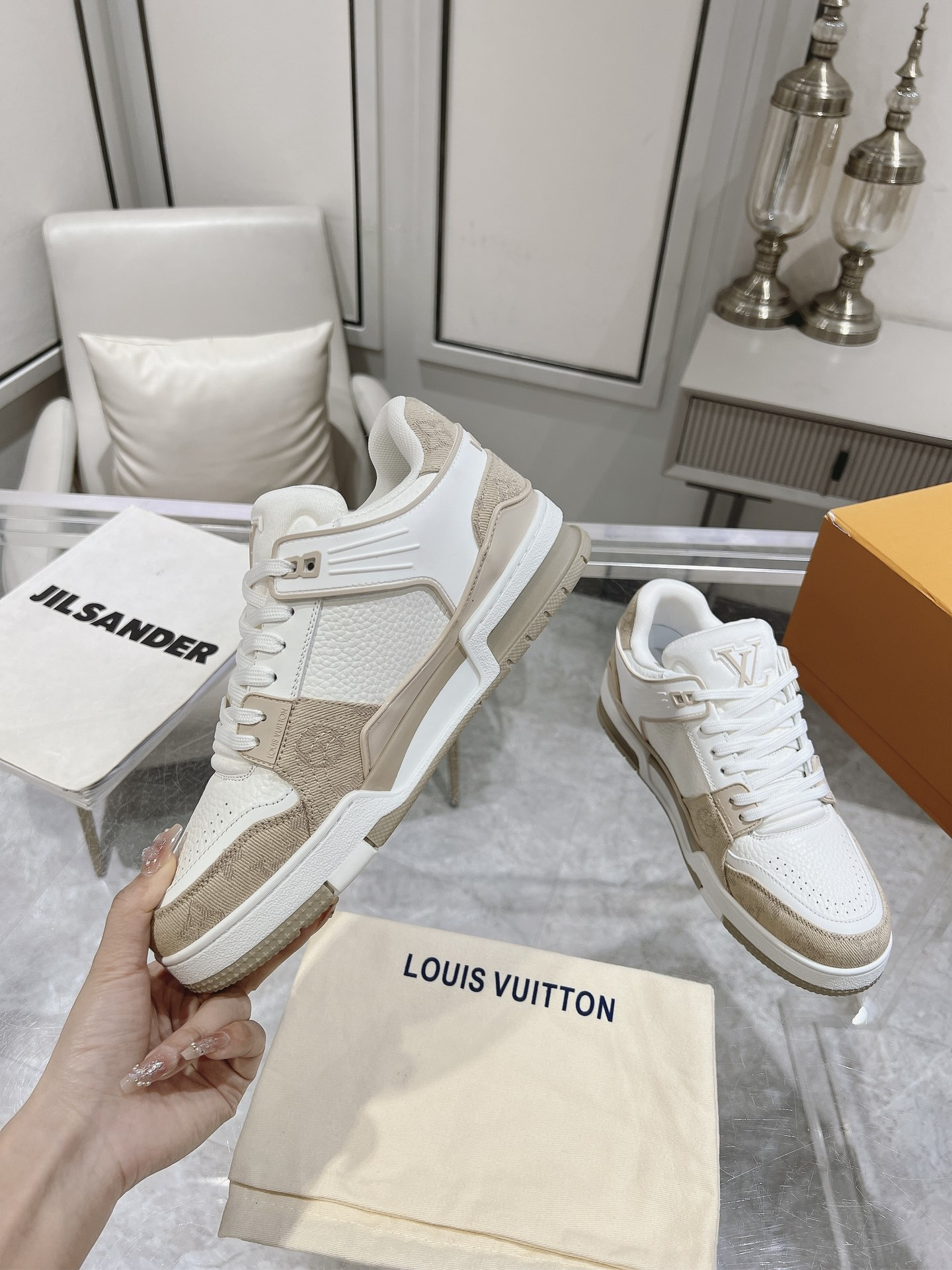 UA LV Trainer Sneaker