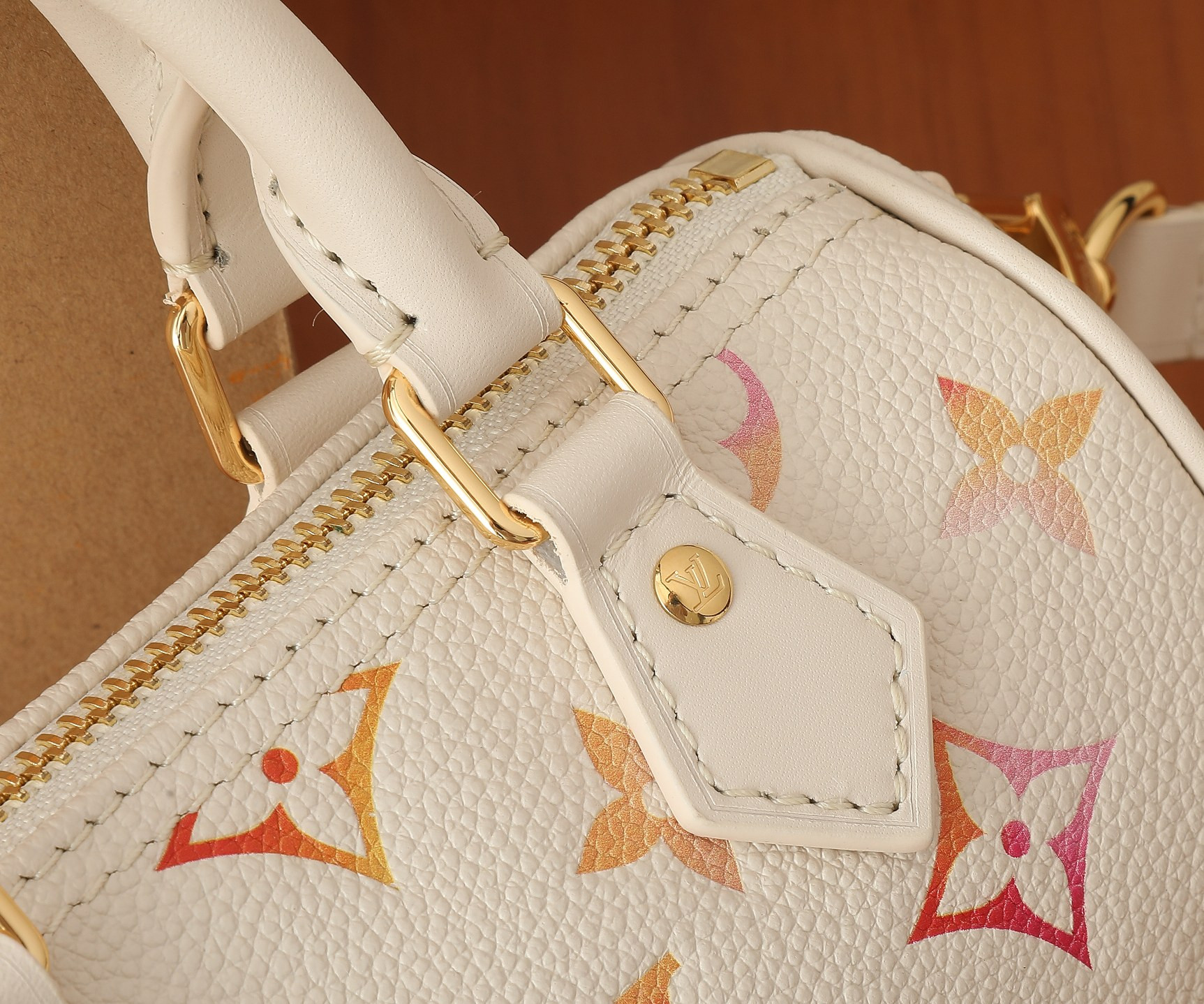 LV Nano Speedy M83452 6.3 x 3.9 x 3 in