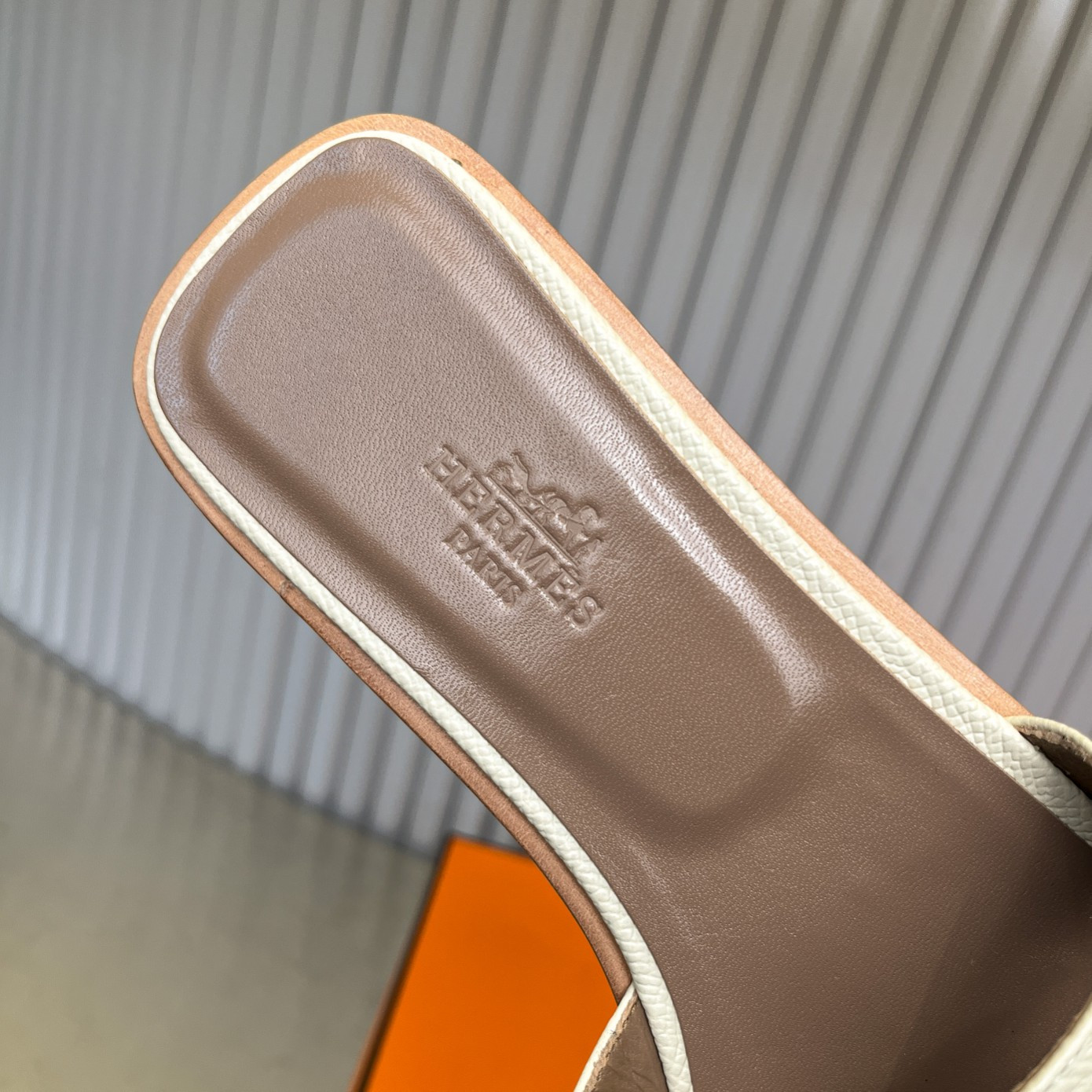 ua H**me5 oran sandal