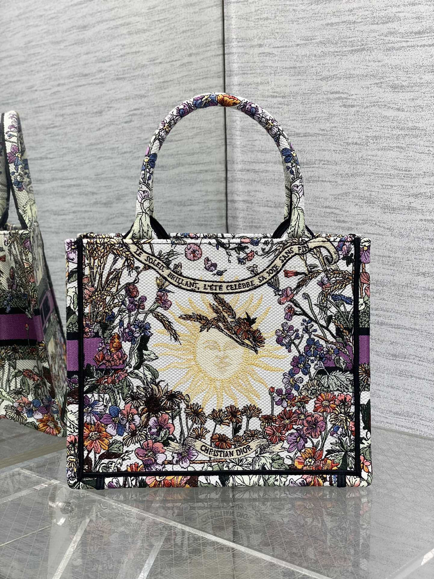 small D*or book tote ecru multicolor D*or 4 saisons Été soleil embroidery 26x8x22cm