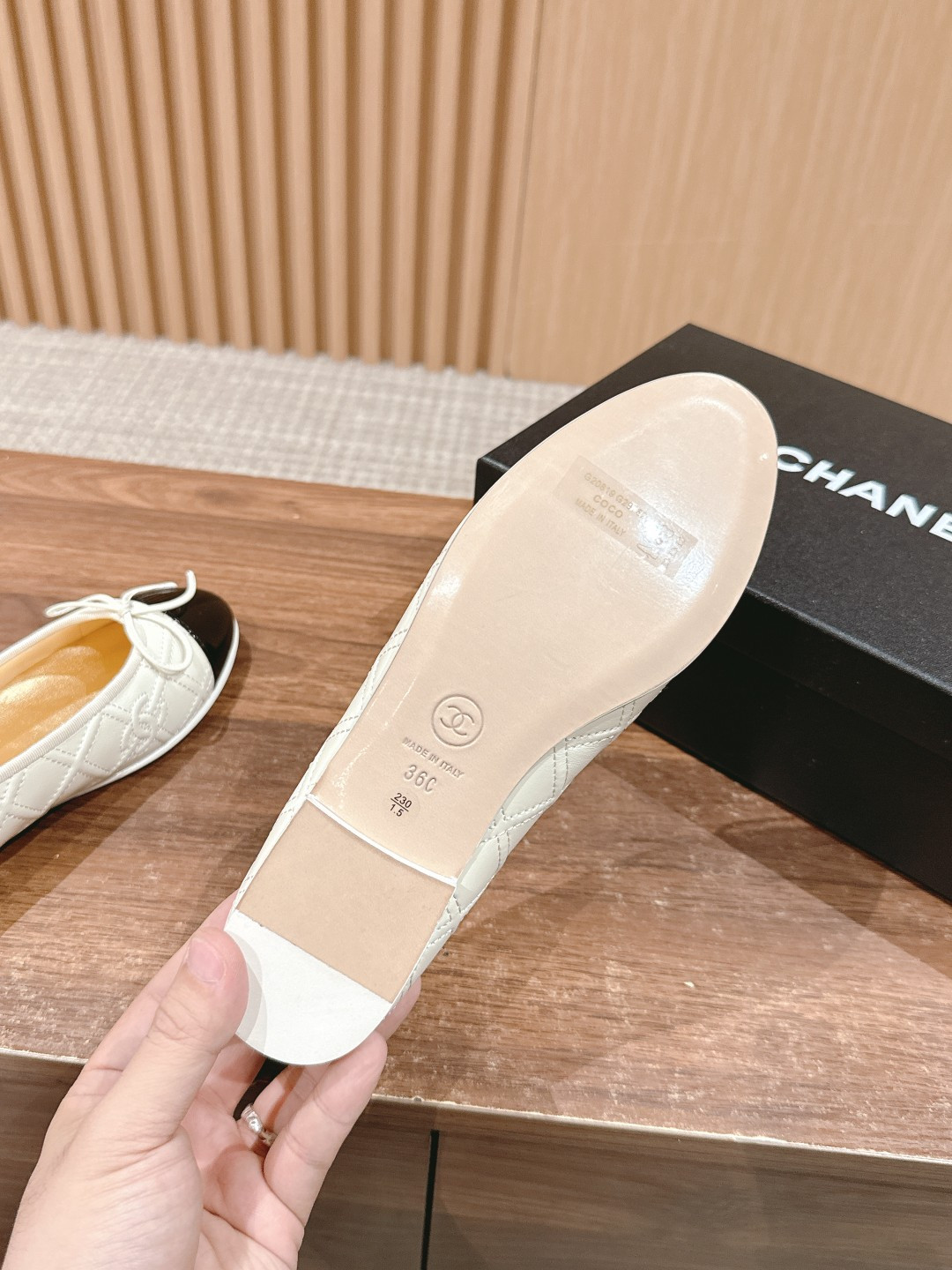 ua Ch*el ballet flats