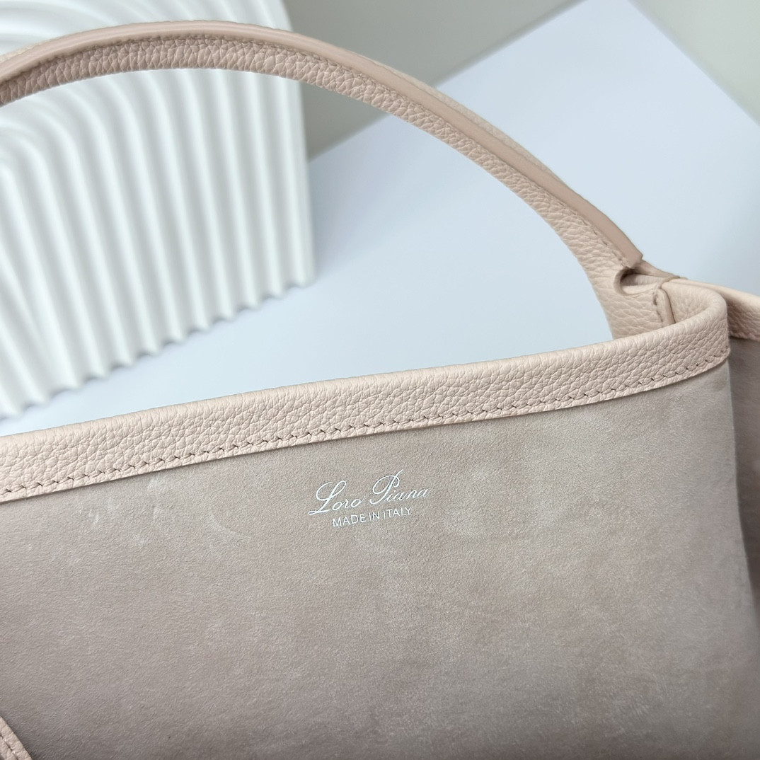 L**o p*ana large bale bag grained calfskin 24 x 20 x 27 cm