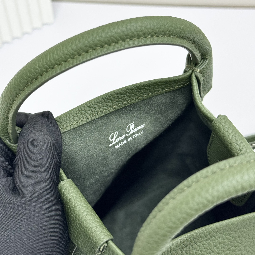 L**o p*ana micro bale bag grained calfskin 23 x 16 x 14 cm