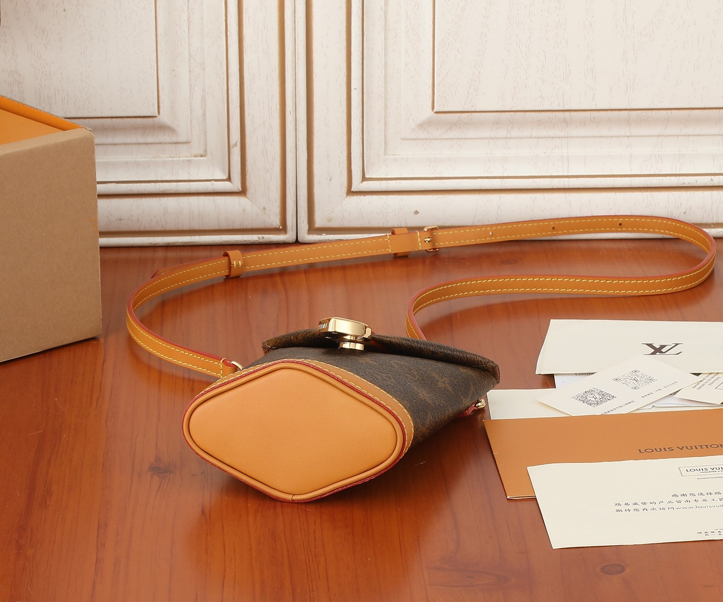 LV Envelope Pouch M11629 12.5x18x8.5CM