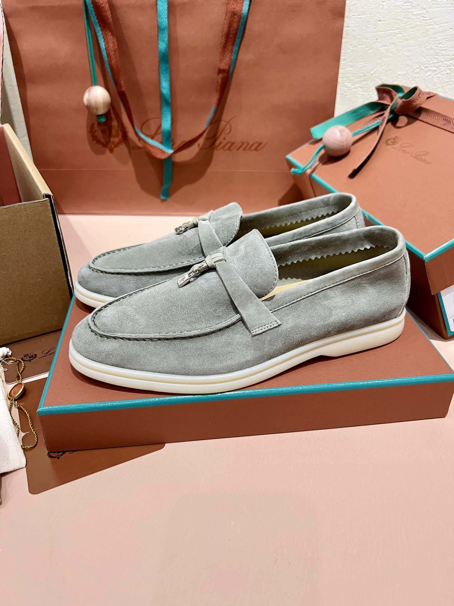 ua L**o p*ana summer charms walk loafers