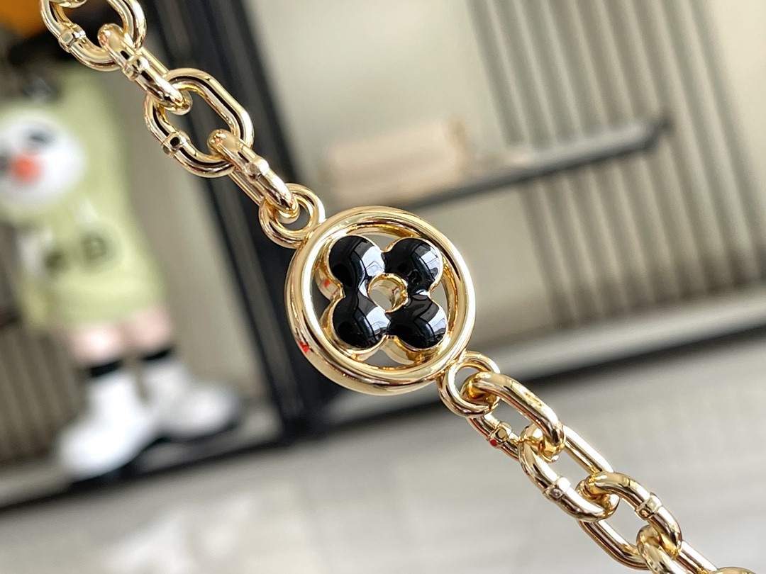 LV Capucines M20845 21x14x8cm