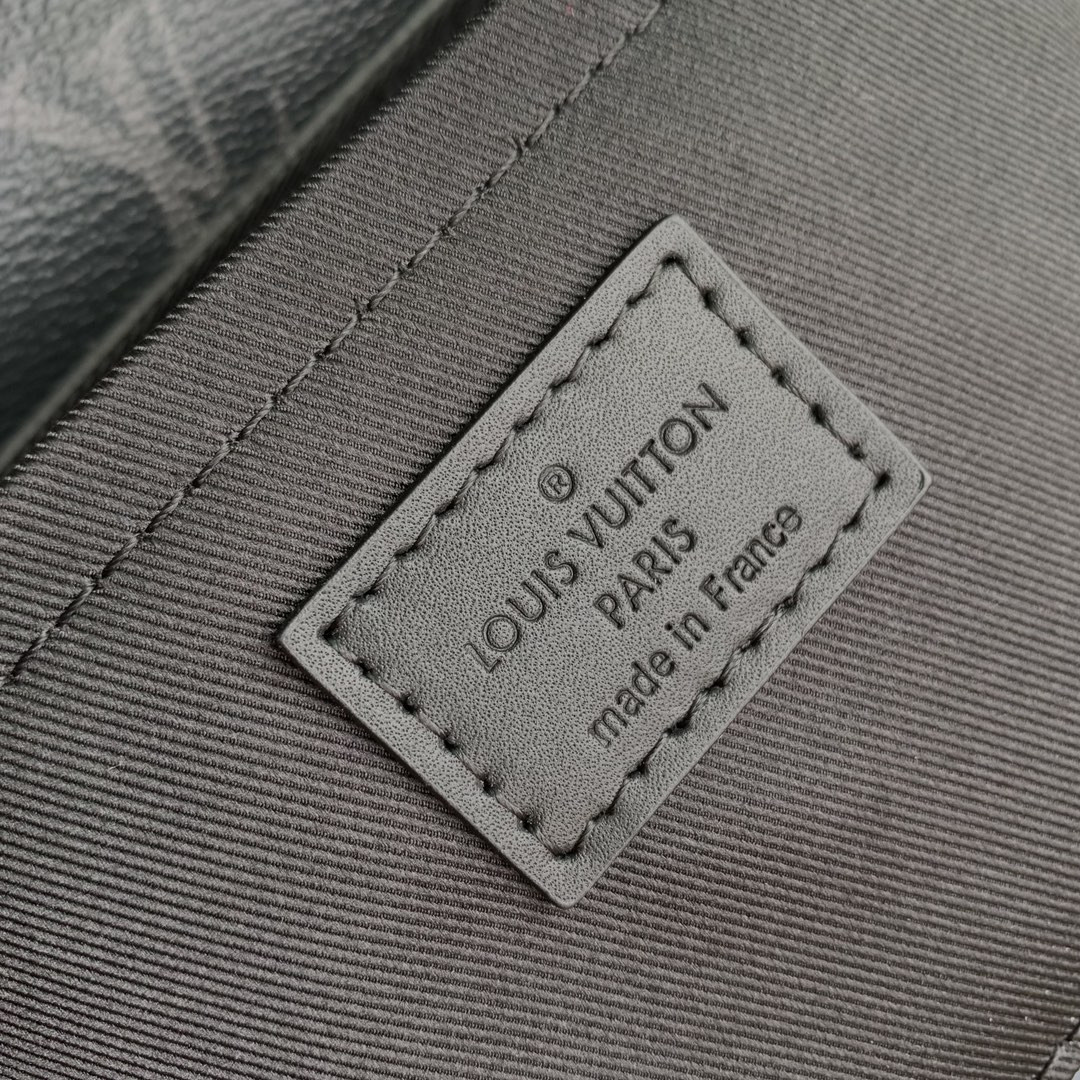 LV Pulse Messenger M12681 17 x 11 x 26.6 cm