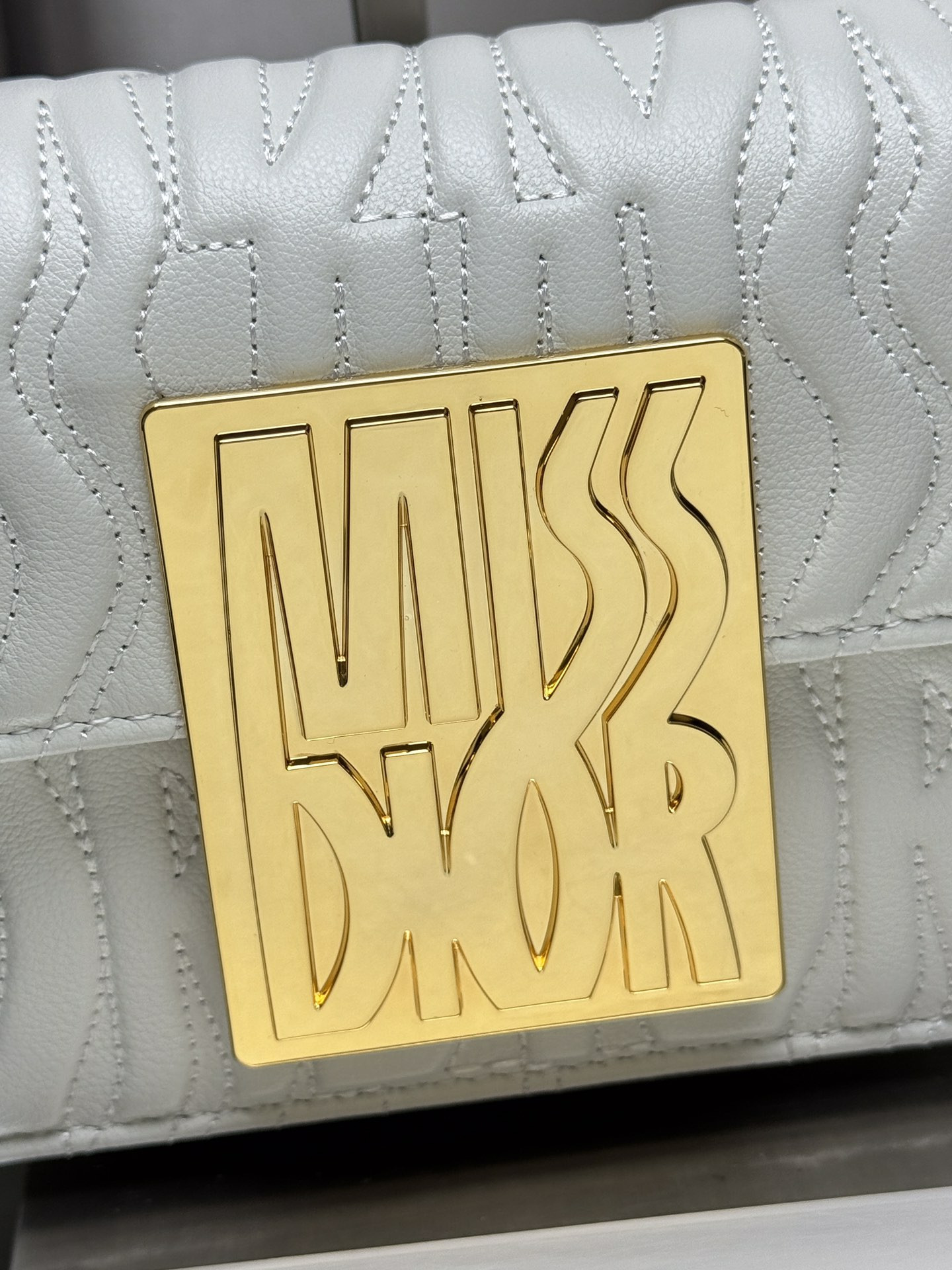 D*or miss D*or flap bag 22 x 11 x 6 cm